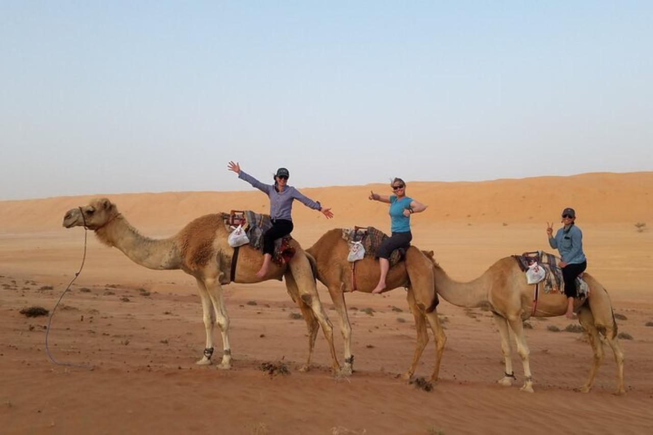 Muscat: Wahiba Sands Desert Tour and Wadi Bani Khalid Group