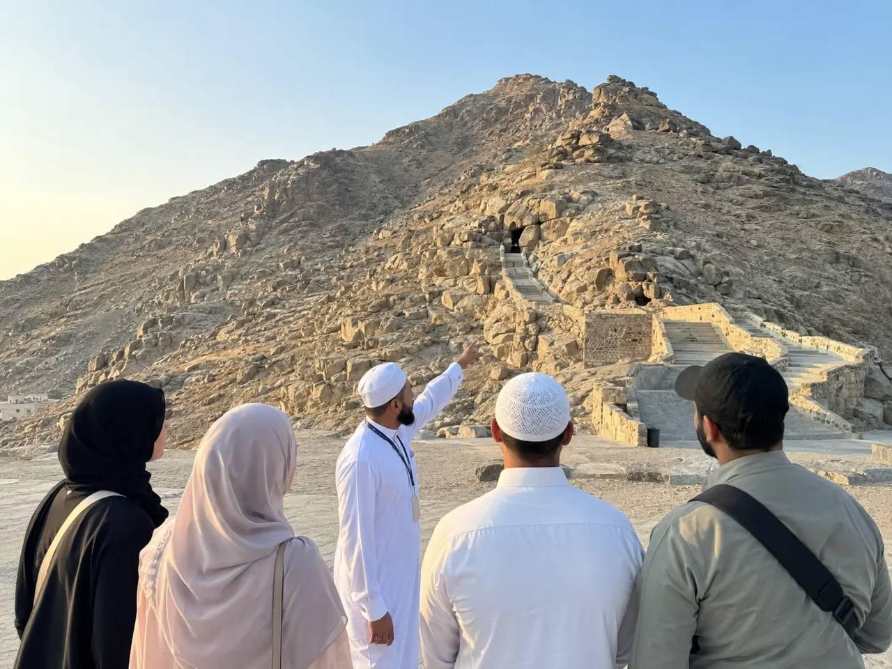 Makkah: A tour of the holy sites in Mecca with a tour guide 3