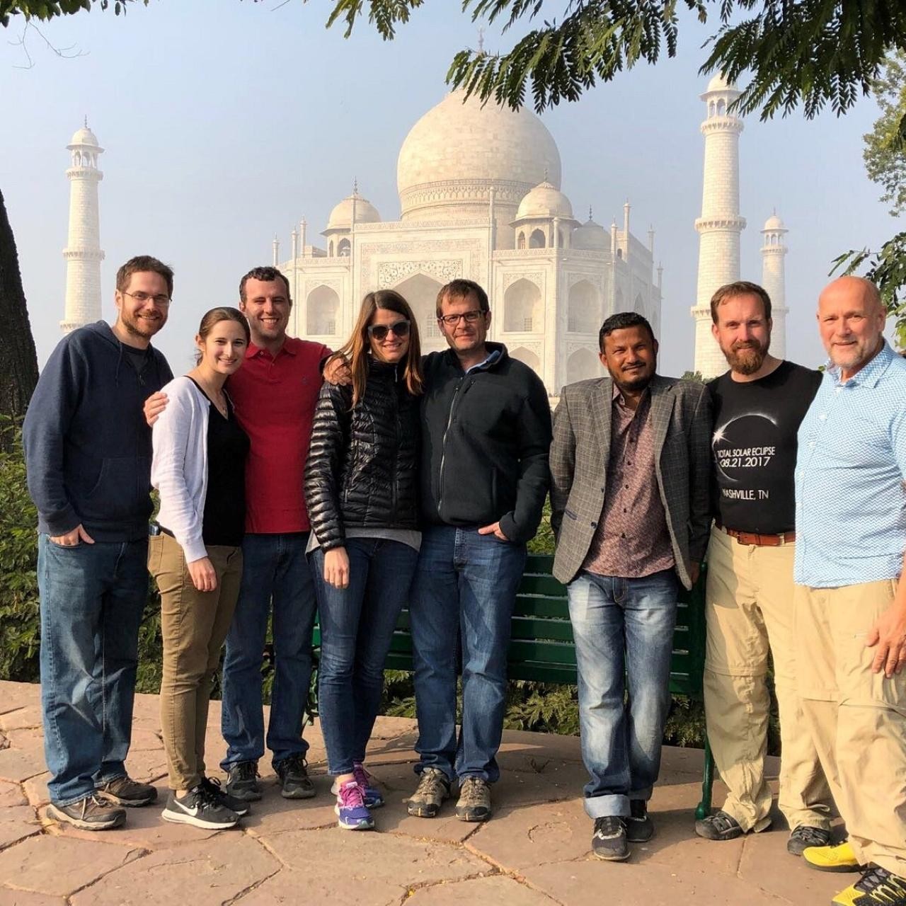 New Delhi: Taj Mahal Tour by Luxury SUV Car & 5-Star Lunch 3