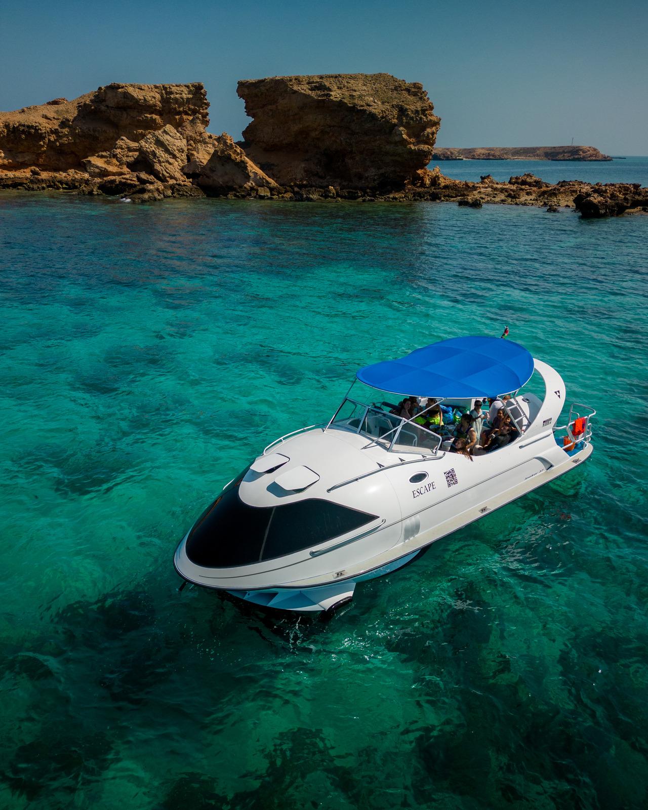 Muscat: Glass-Bottom Snorkeling Trip to Daymaniat w/ Snacks 3