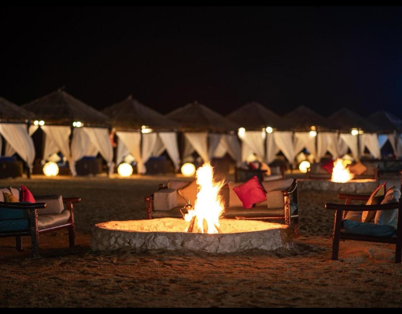 Doha: Overnight Desert Camp with BBQ Dinner and Breakfast