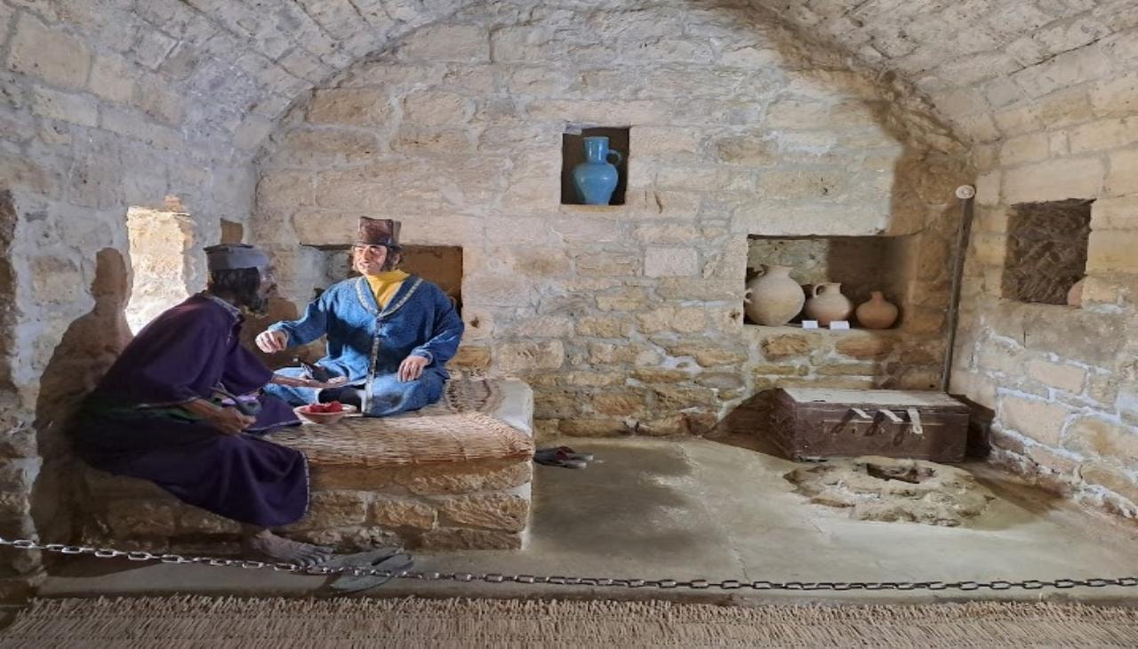 From Baku: Ateshgah Fire Temple and Yanar Dag Tour 3