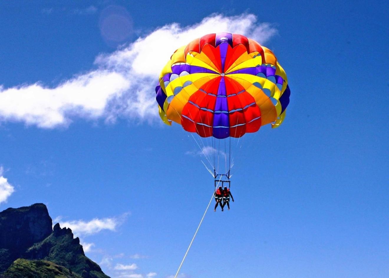Doha: Parasailing Adventure Over the Arabian Gulf