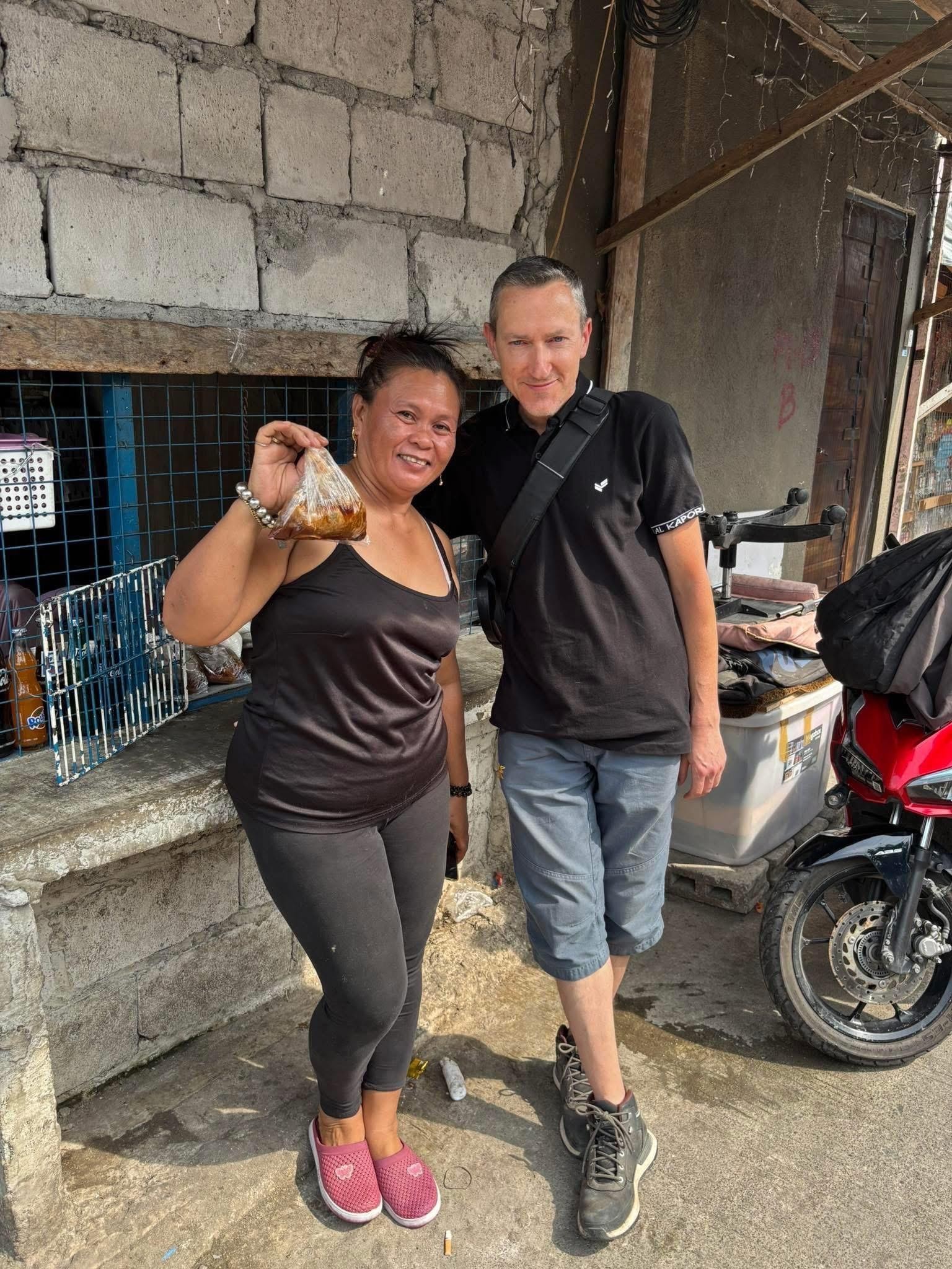 Manila slums: happy land, local Market and Local Street food 2