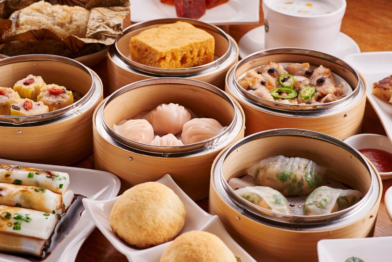 HK Victoria Sunset Harbour Cruise Dim Sum Tasting Night Tour 3