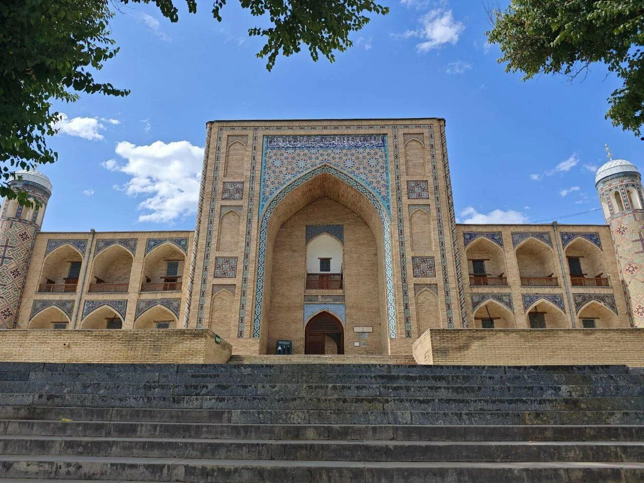 Tashkent: City Walking Tour of Old Town, Metro & Local Life