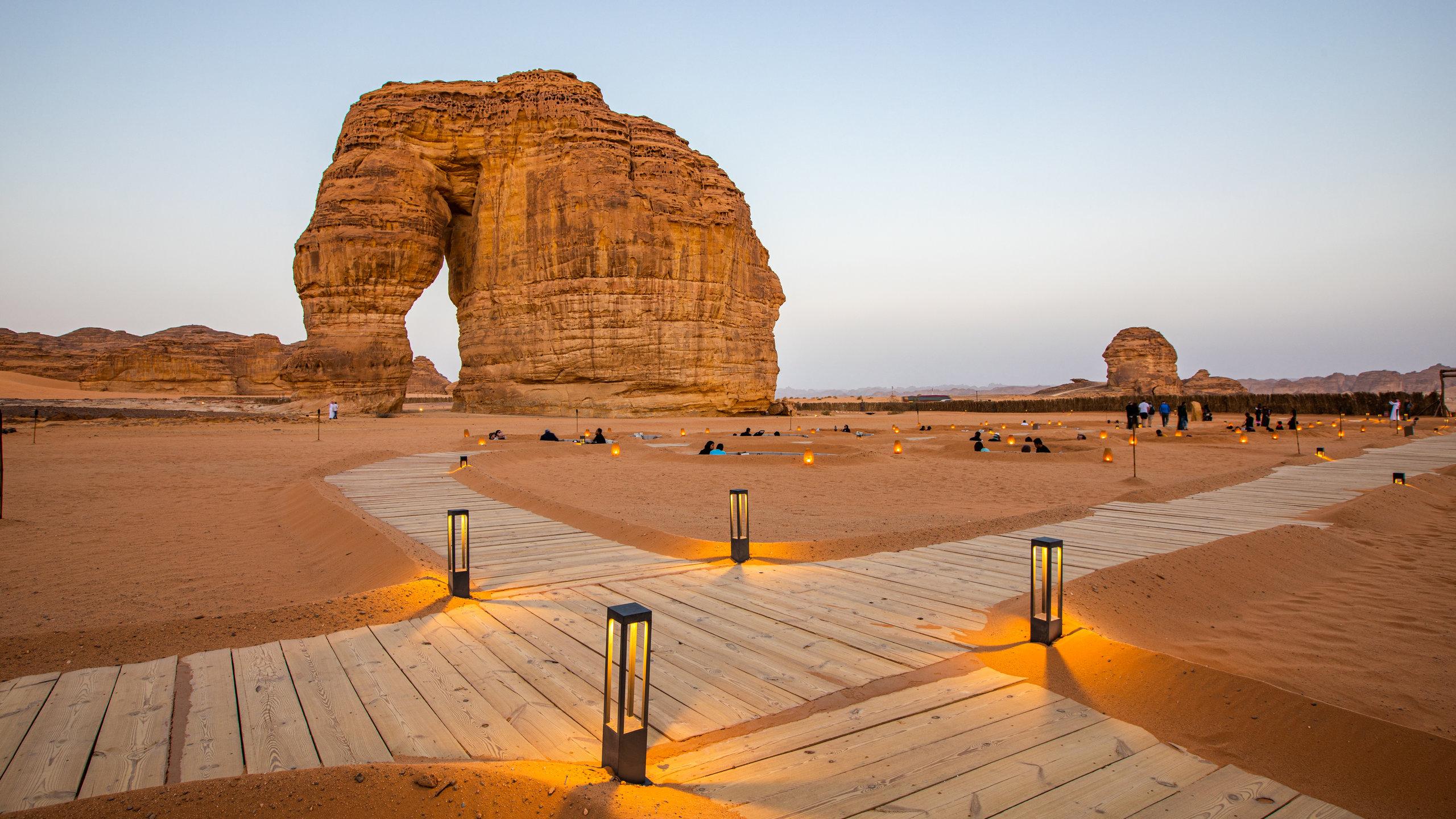 AlUla: Day Trip with Snacks and Drinks