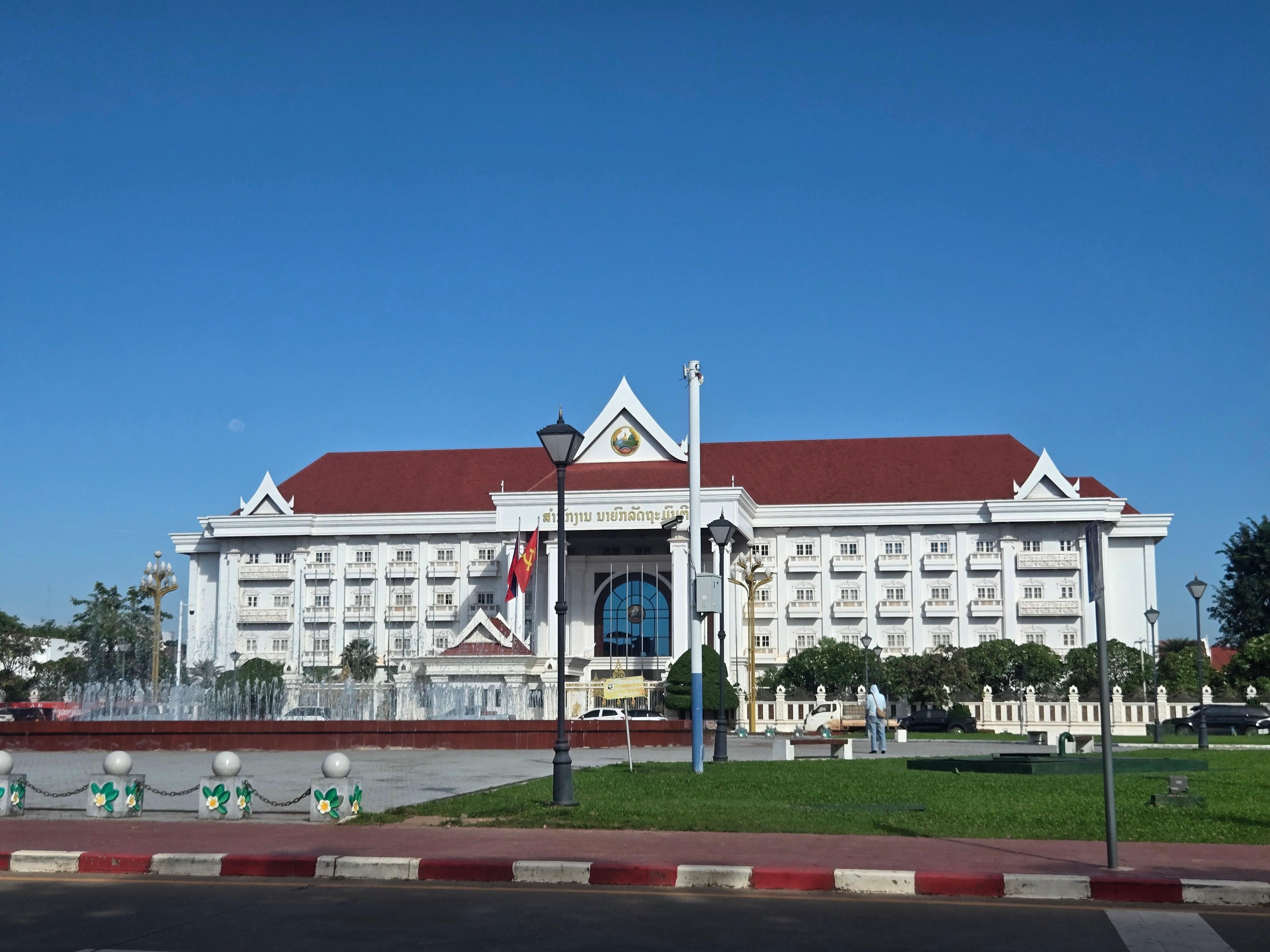 Patuxay: Guided Tour and Lao Coffee Tasting Experience 3