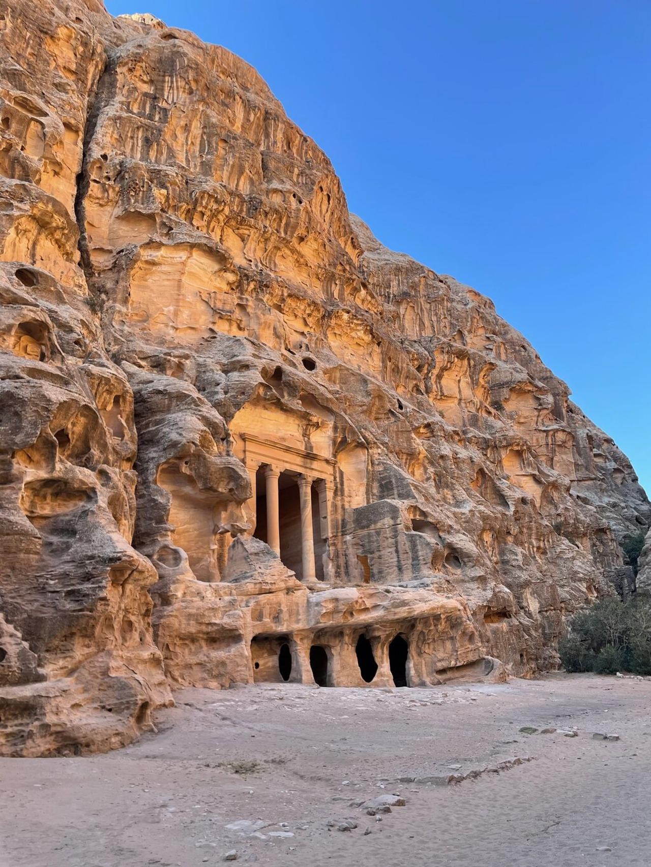 Petra: Private Guided Tour via the Back Entrance with Pickup 2