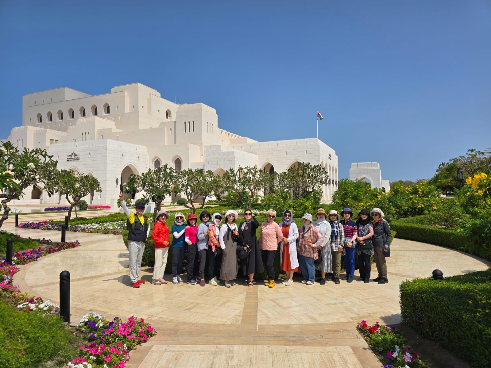 Muscat: City Highlights Tour with Grand Mosque & Souq