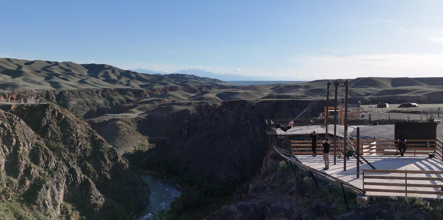 Almaty 2-day SUV tour 2 Lakes & 3 Canyons All in One