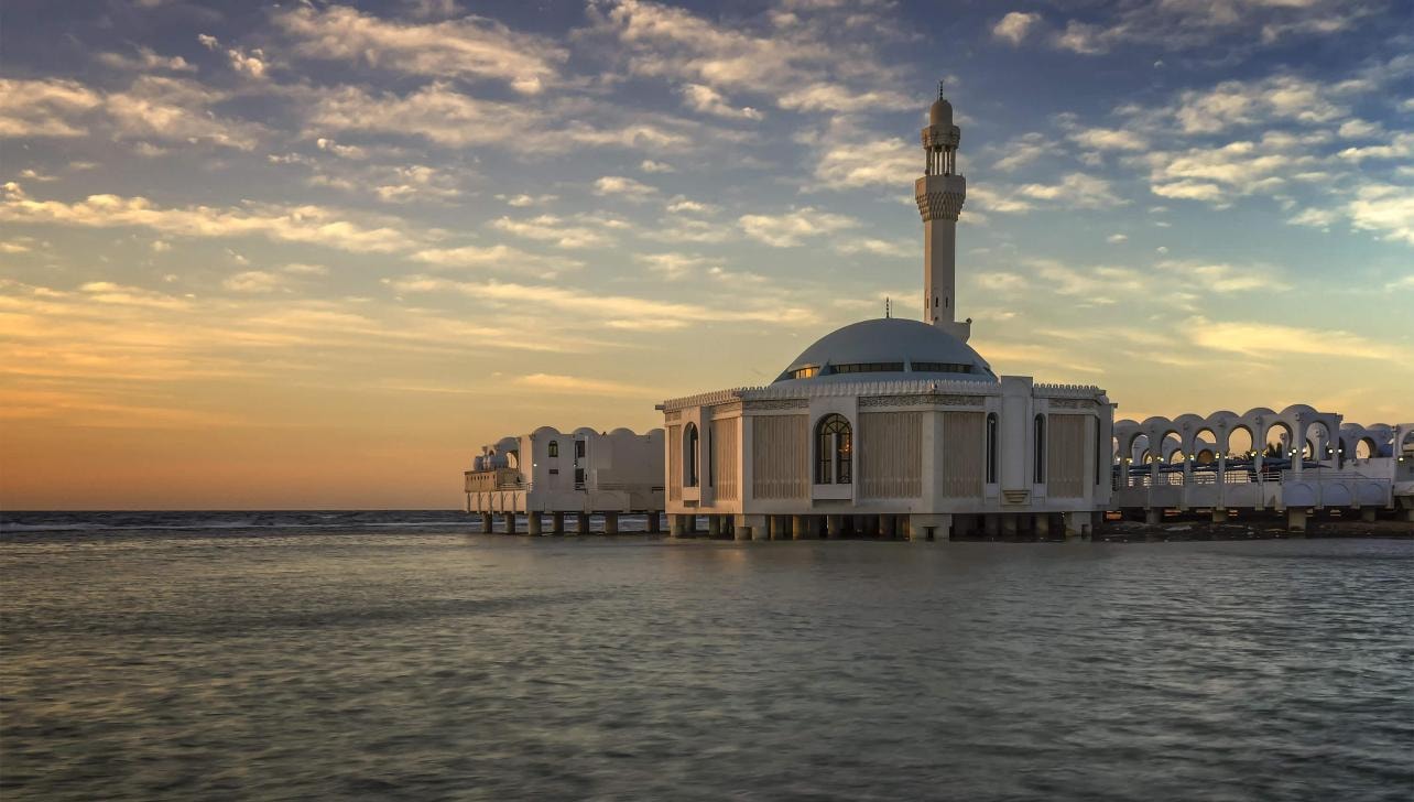 Jeddah: Floating Mosque & UNESCO-Listed Al-Balad Tour