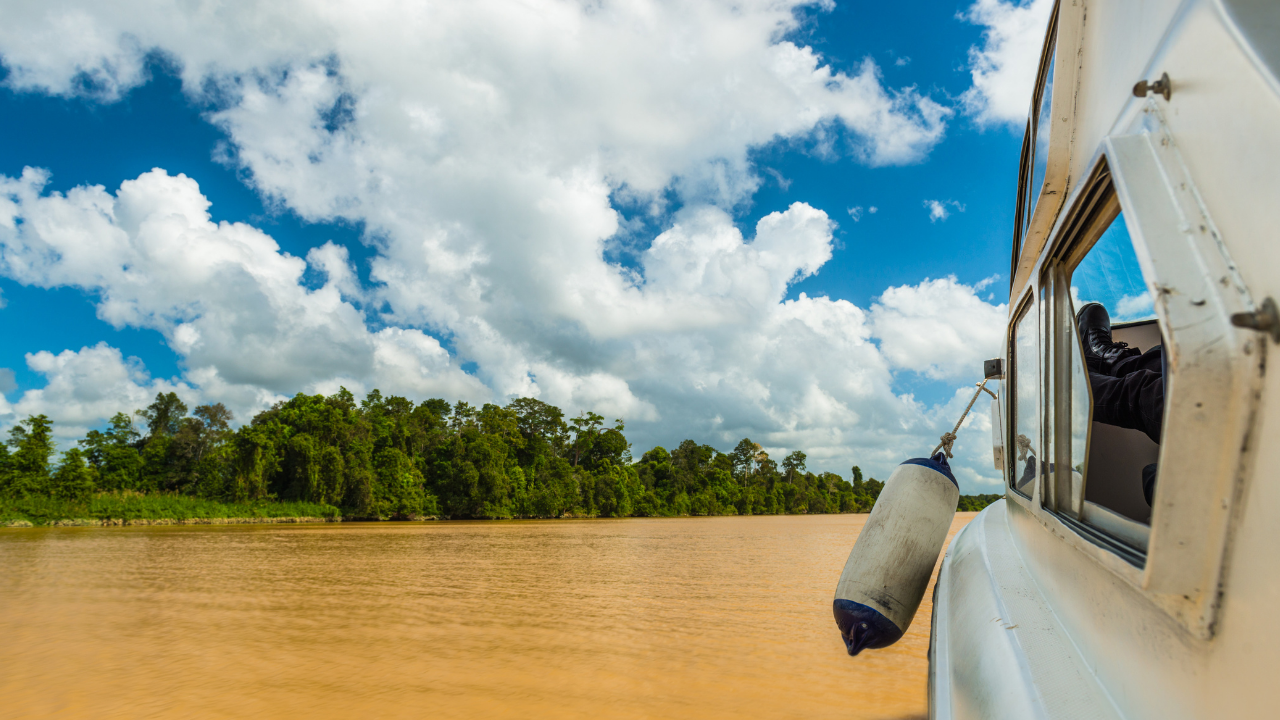 Nomadic Borderlands of Borneo: Malaysia • Brunei • Indonesia 3