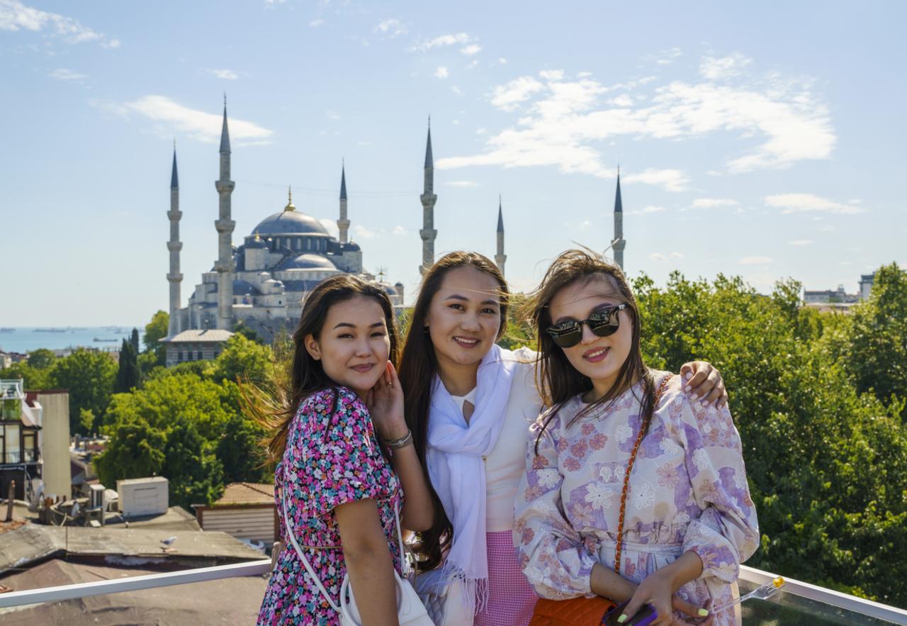 Istanbul: Private Photoshoot in Old Town & Iconic Landmarks 3