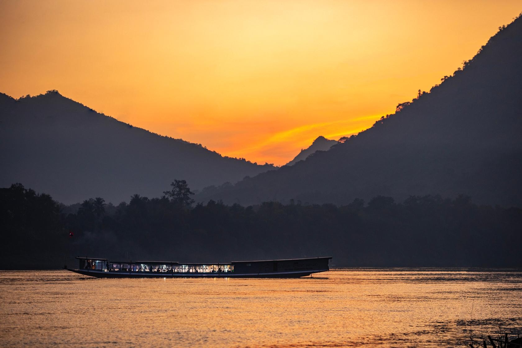 Luang Prabang: Unwind with a sunset cruise the Mekong! 2
