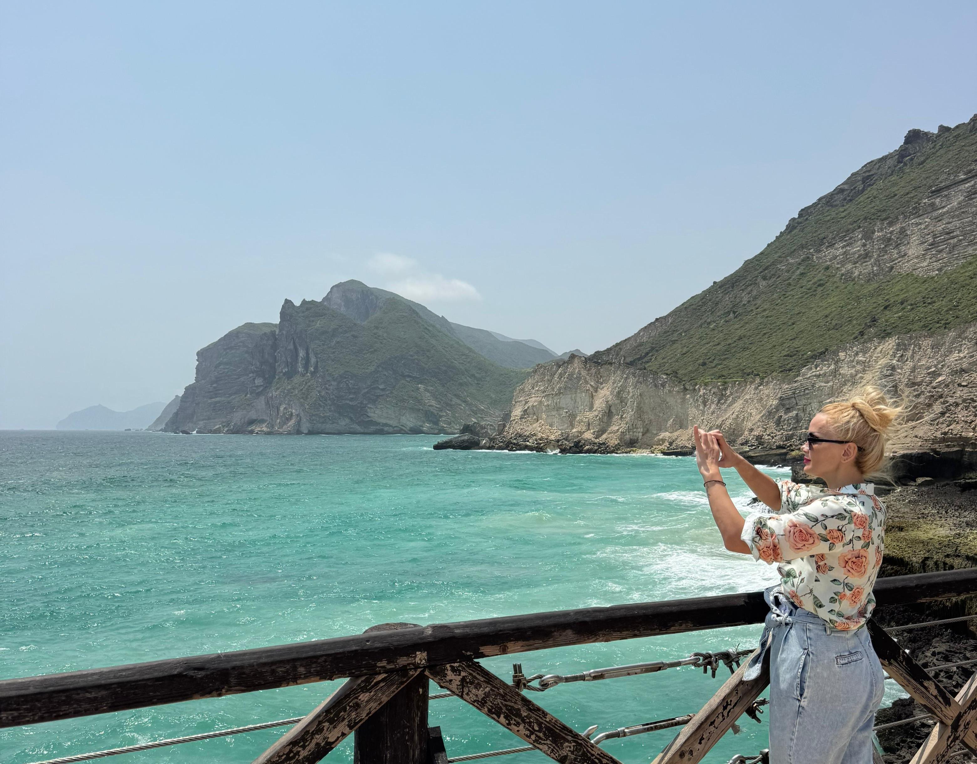 Salalah: West Coast Tour with Beaches and Cliffs