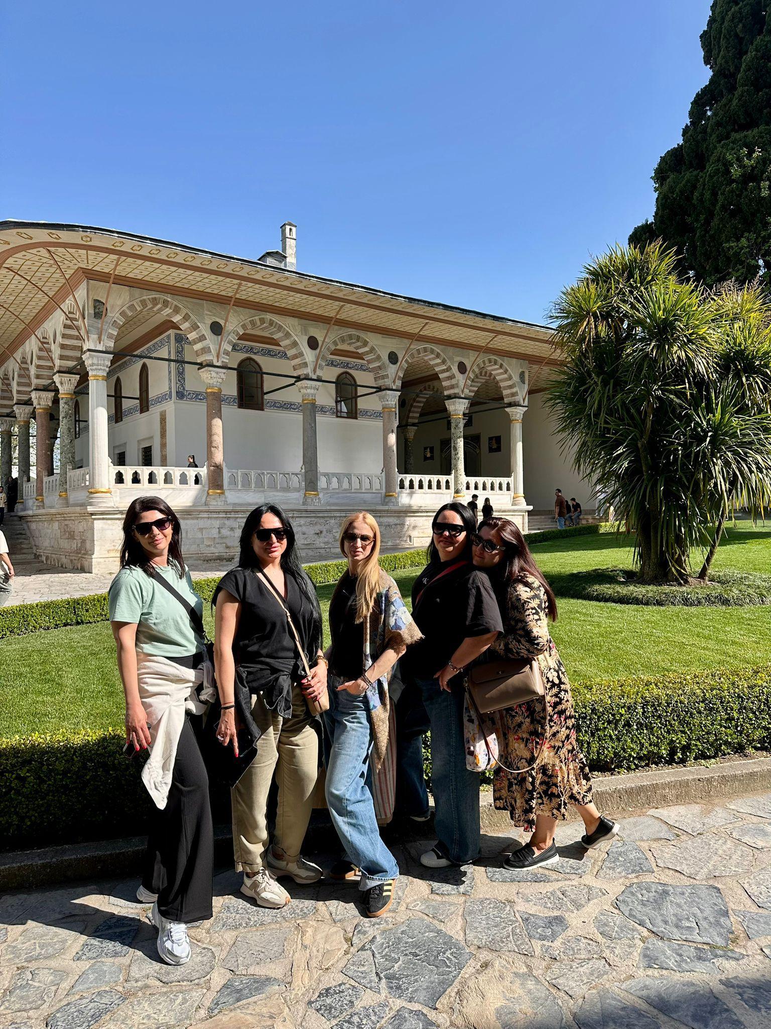 Istanbul: Topkapi Palace Secrets Tour with Russian Guide