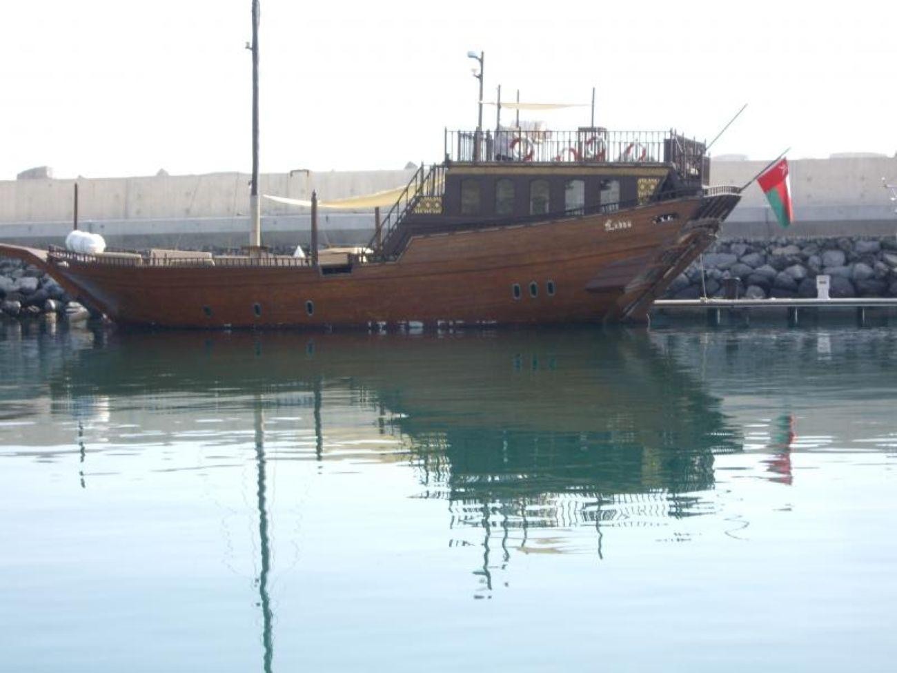 Muscat: Sunset Dhow Cruise with Omani Hospitality