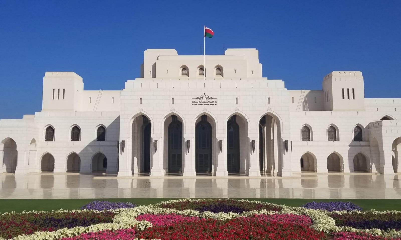 Muscat: Private City Tour with a Local Guide & Full Transfer 2