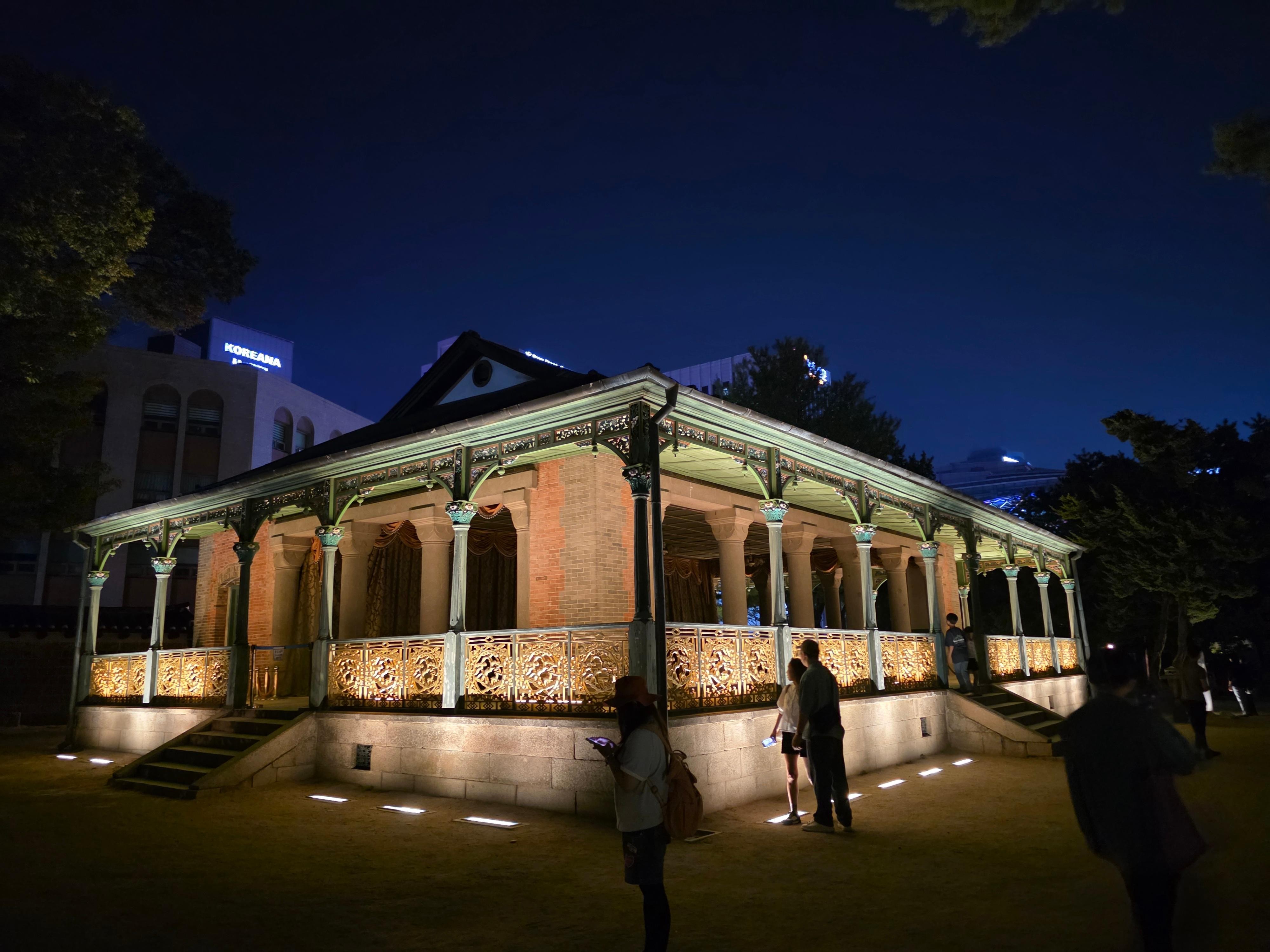 Seoul: Deoksugung Palace Night Tour with Expert Historian 3