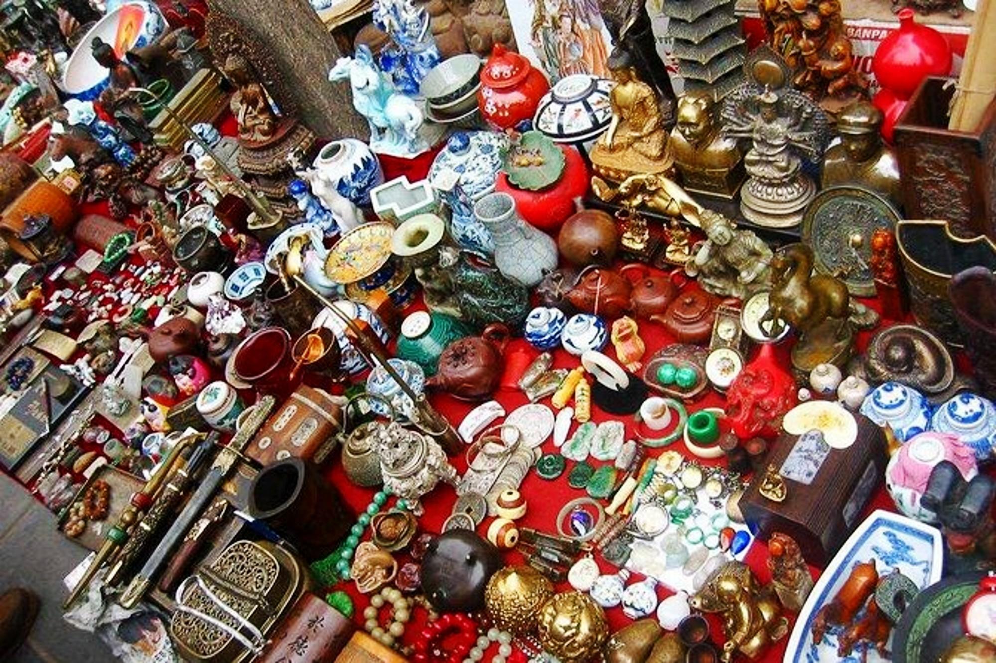 4-Hour Private Shanghai Shopping Tour with Local Expert 2