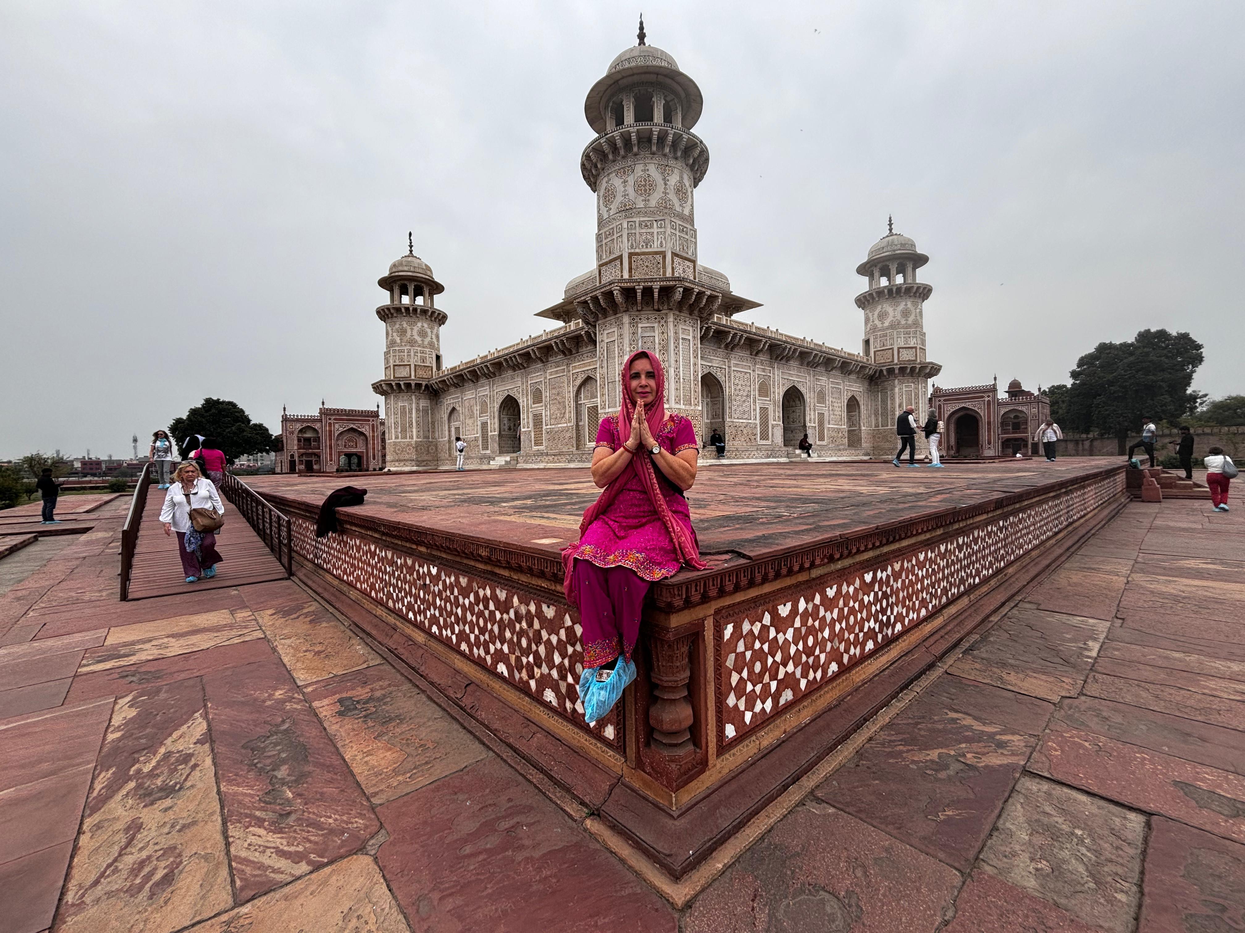 From Delhi: Private Agra Taj Mahal Tour with 5*Lunch 3