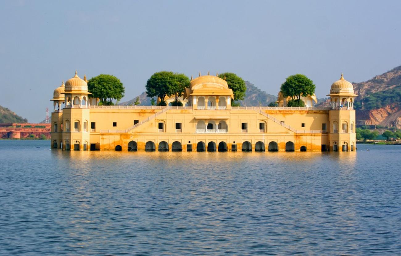 From Delhi: Jaipur 1- Day Trip by AC Car