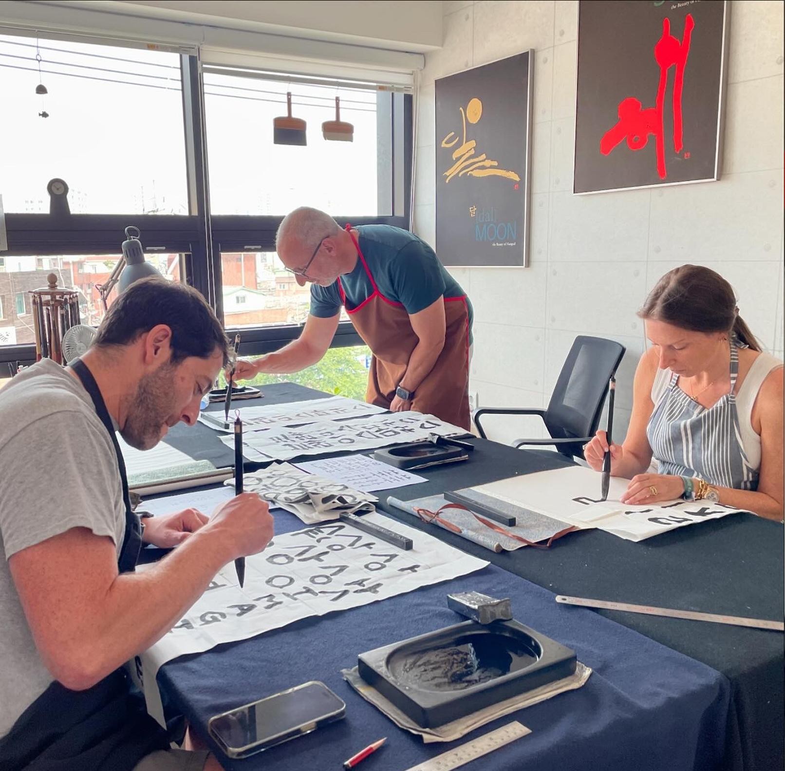 Seoul: Korean Calligraphy Class with an Artist 3