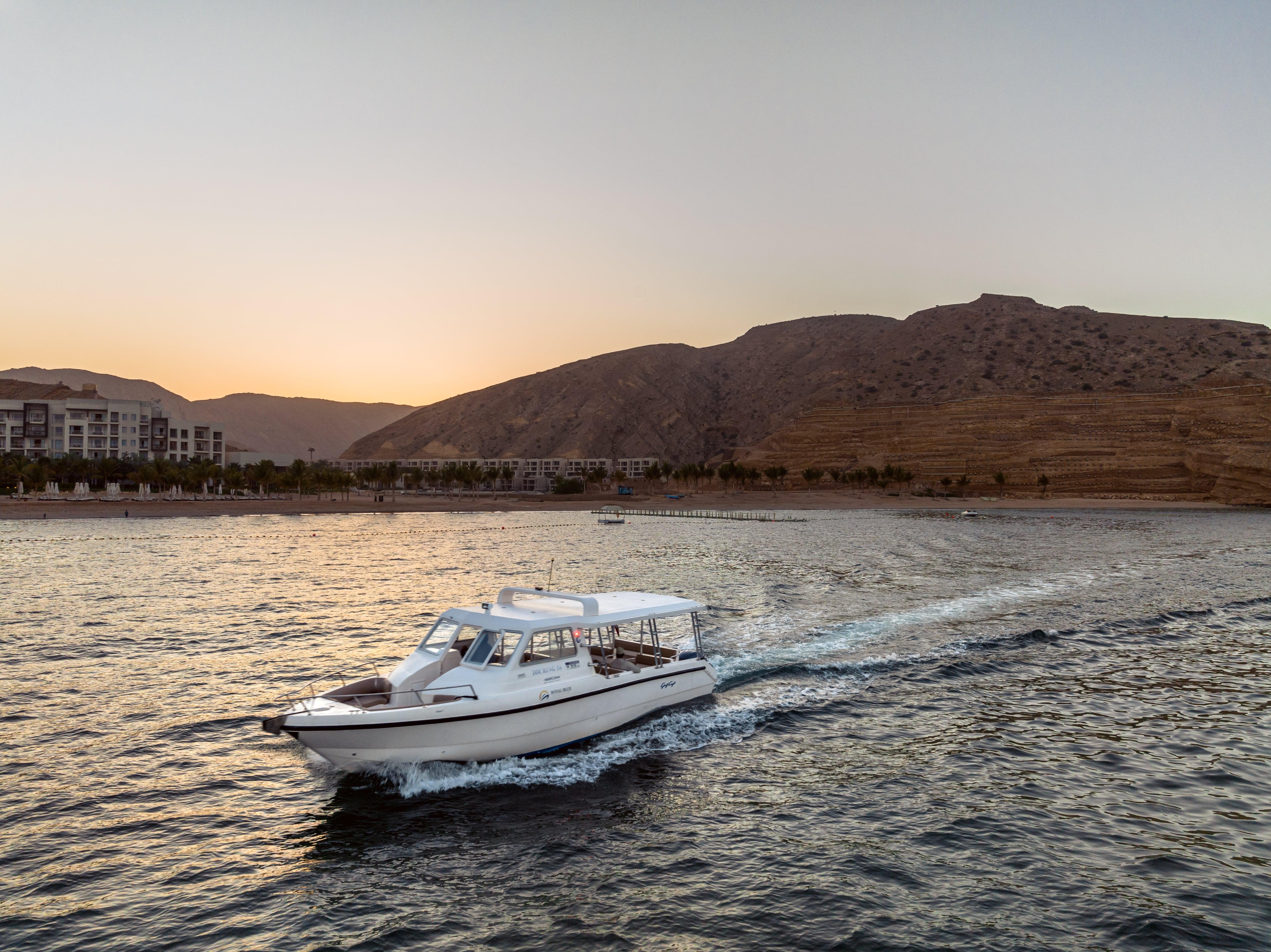 Muscat: 2-Hour Sunset Viewing Boat Tour