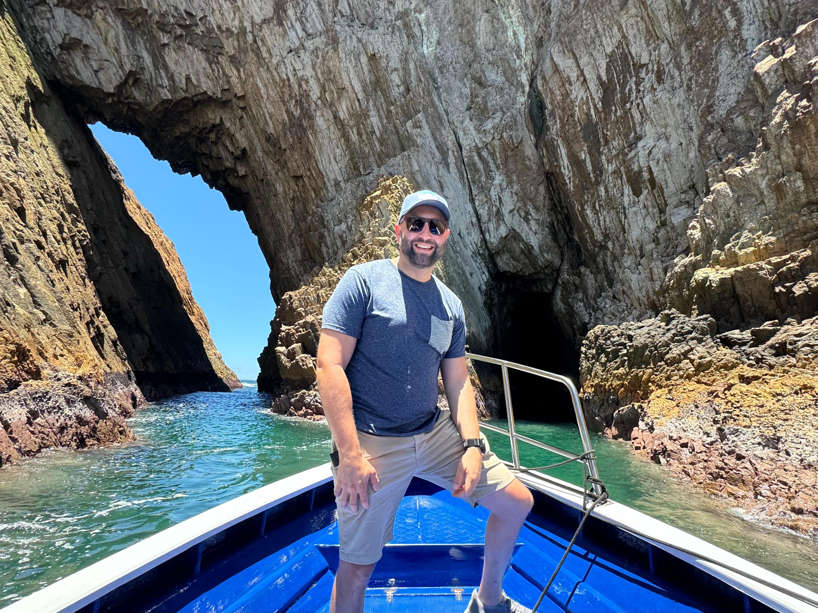 Hong Kong: Private Geopark Speedboat Tour with Beach Fun 3