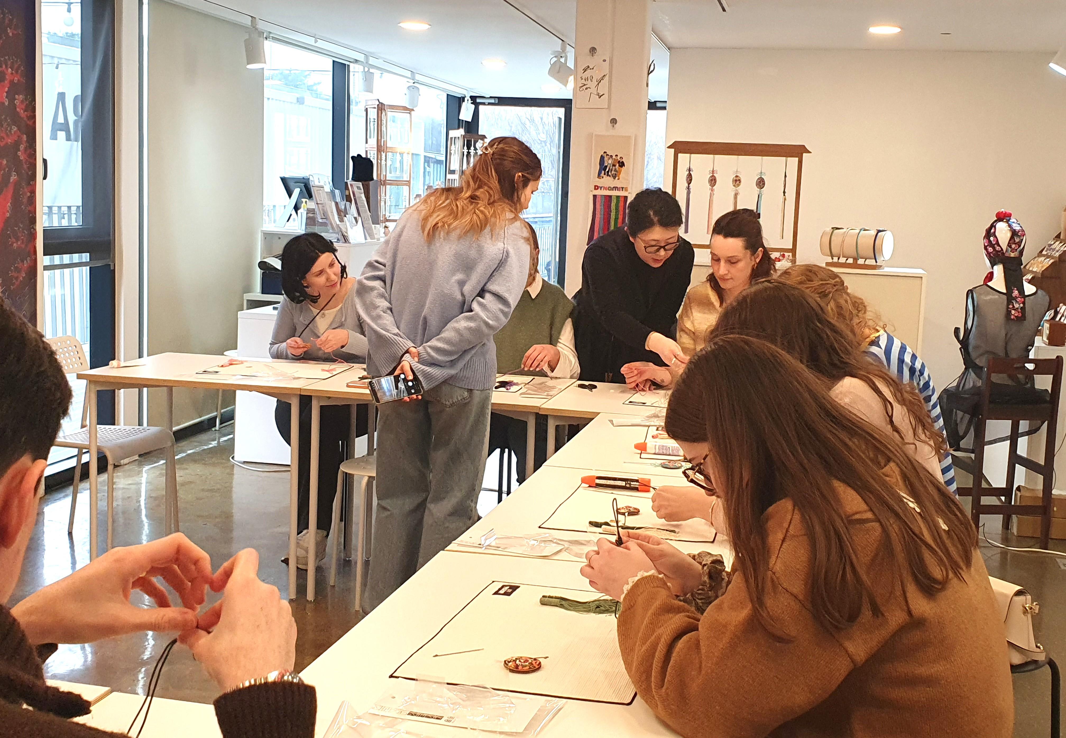 Seoul: Korean Knot Art Workshop with Souvenir 2