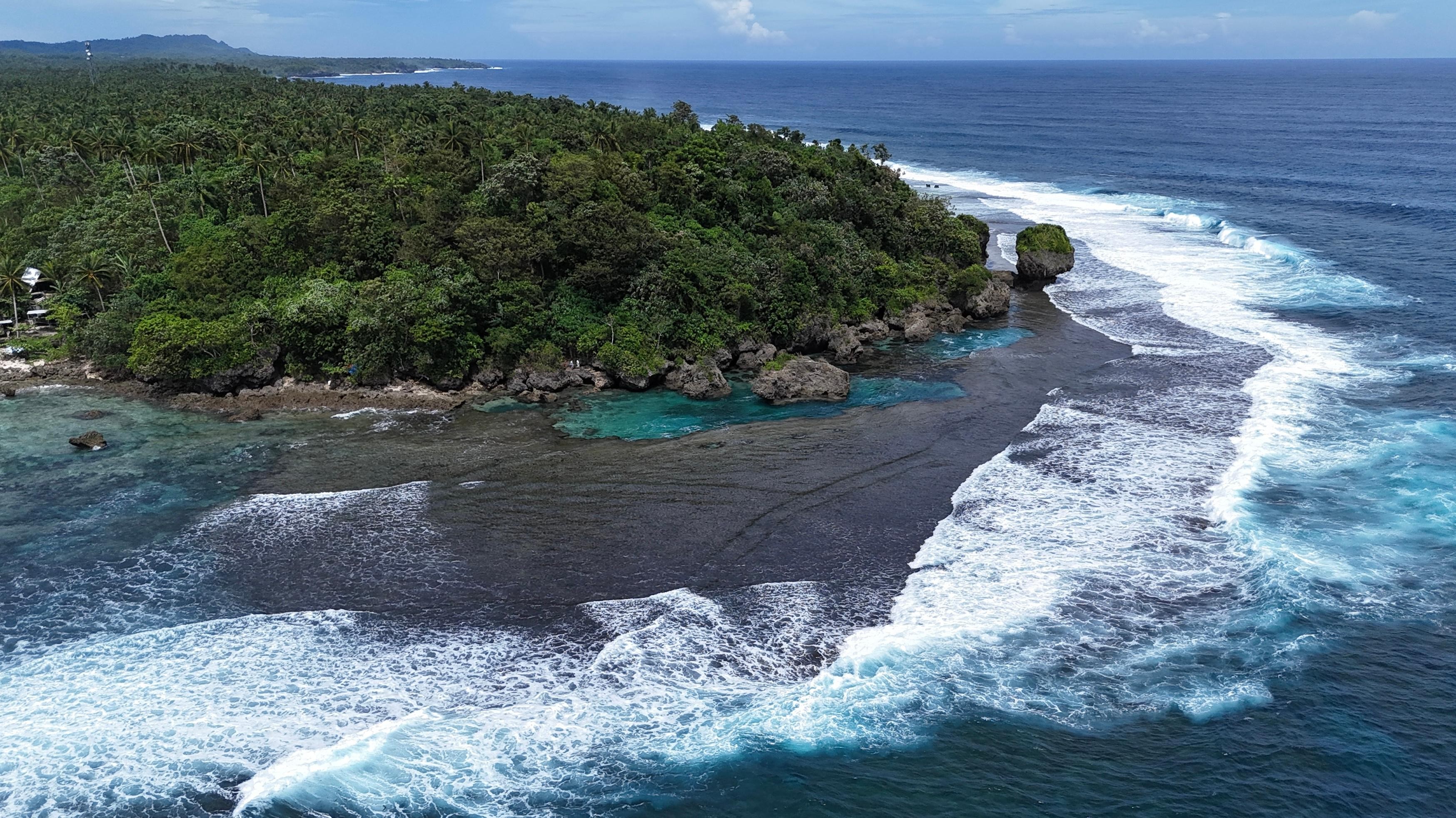 Siargao: Sugba Lagoon, Magpupungko Rock Pools & River Tour 3