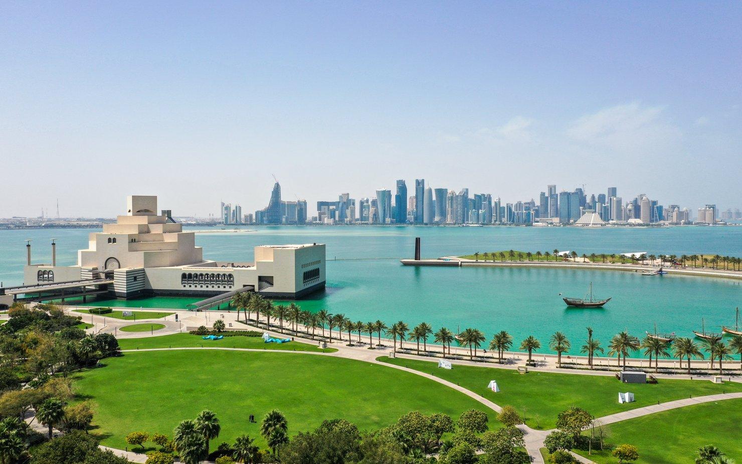 Twilight Over Doha: Guided Dhow Sailing with Tea &Star Views 3