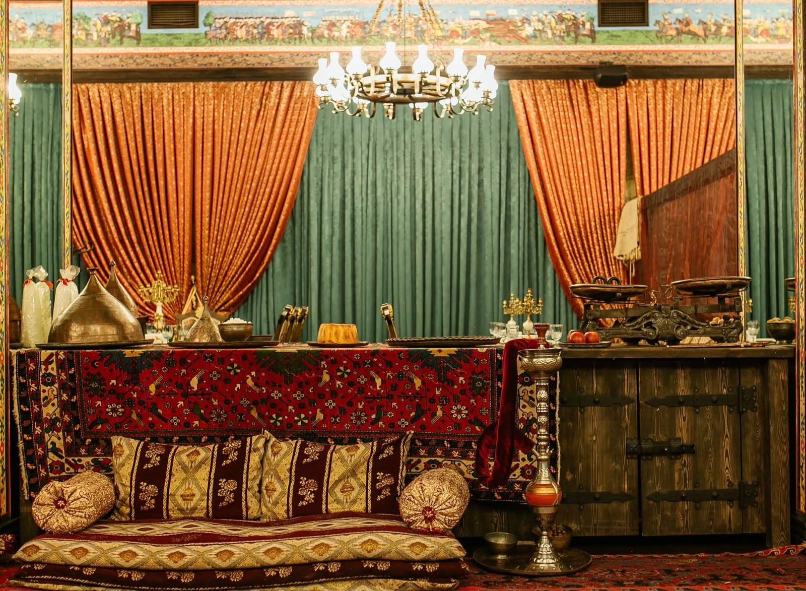 Baku: Free Walking Tour & Dinner at Shirvanshah Museum 2