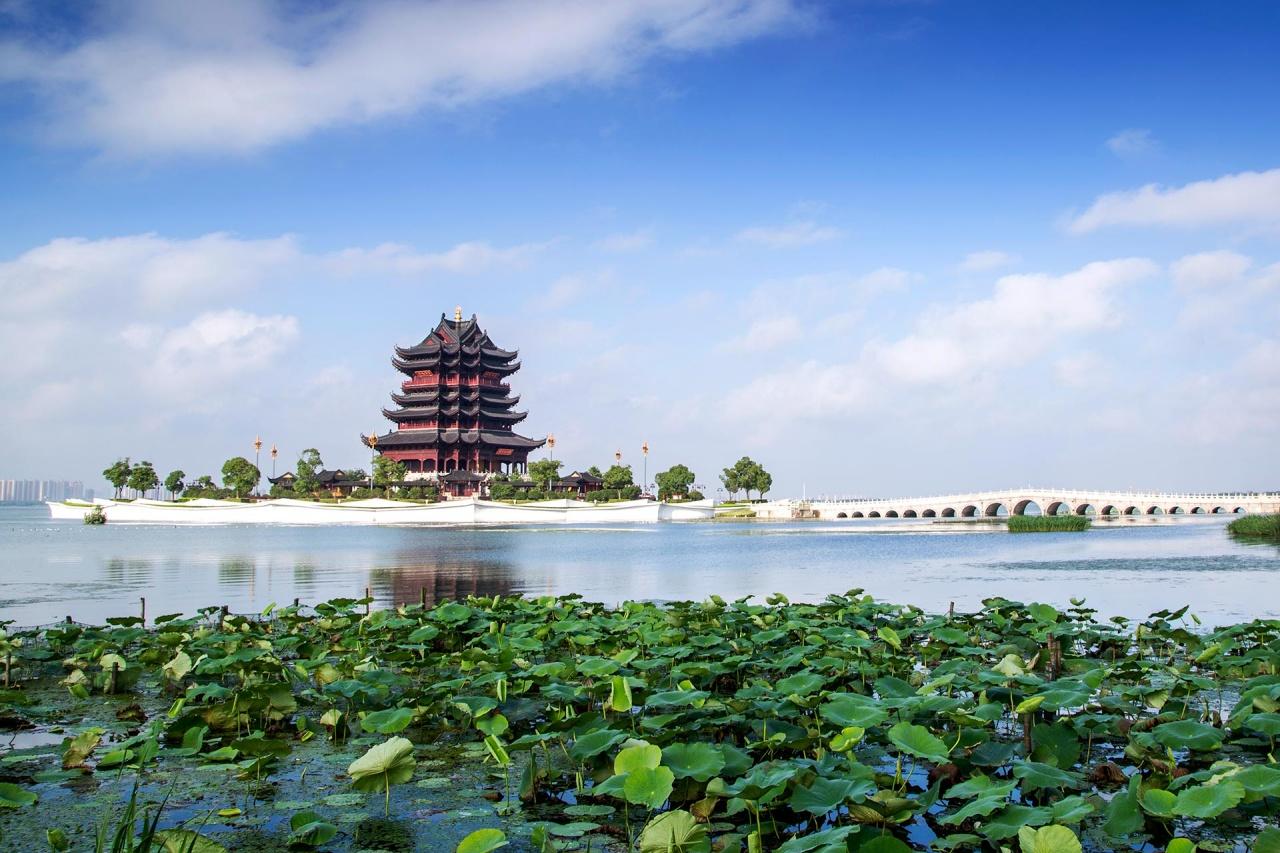 Catch Your Own Crab on Yangcheng · Private Day from Shanghai