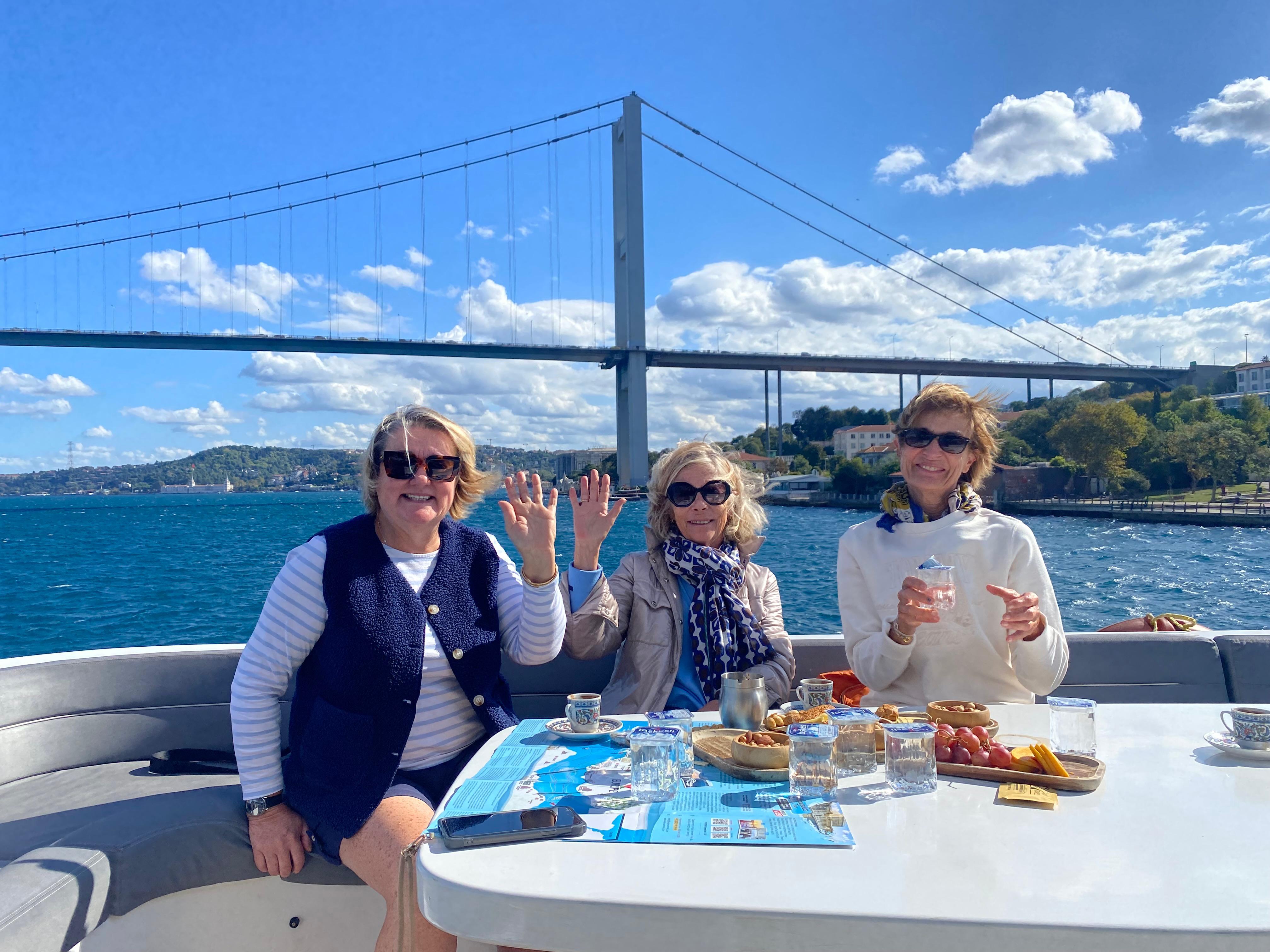 Istanbul Revealed: Historic Pathways and Bosphorus Serenity 3