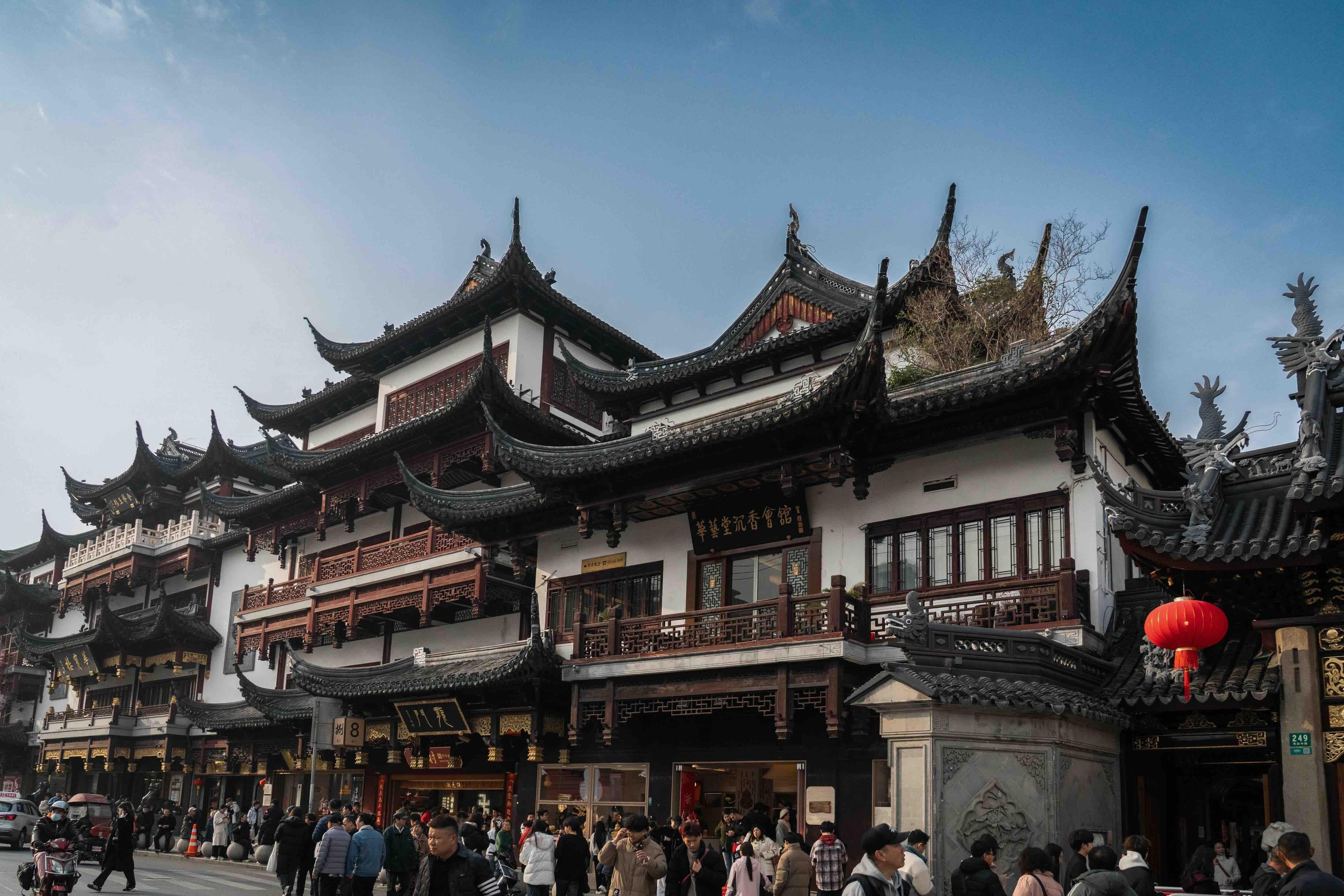 Shanghai: Yuyuan, City God Temple Old City Tour-Tip Based 2