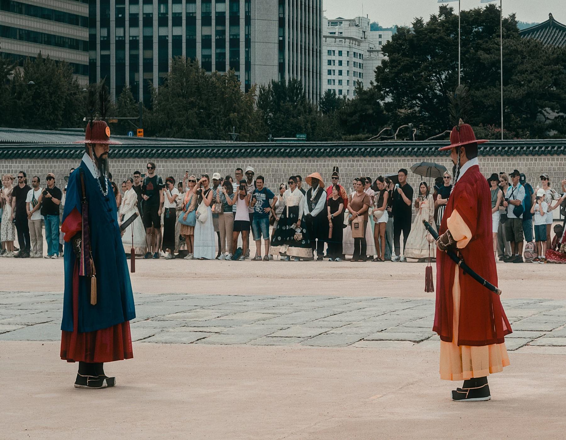 Seoul: Royal Guard Ceremony & City Wall Hiking Guided Tour 3