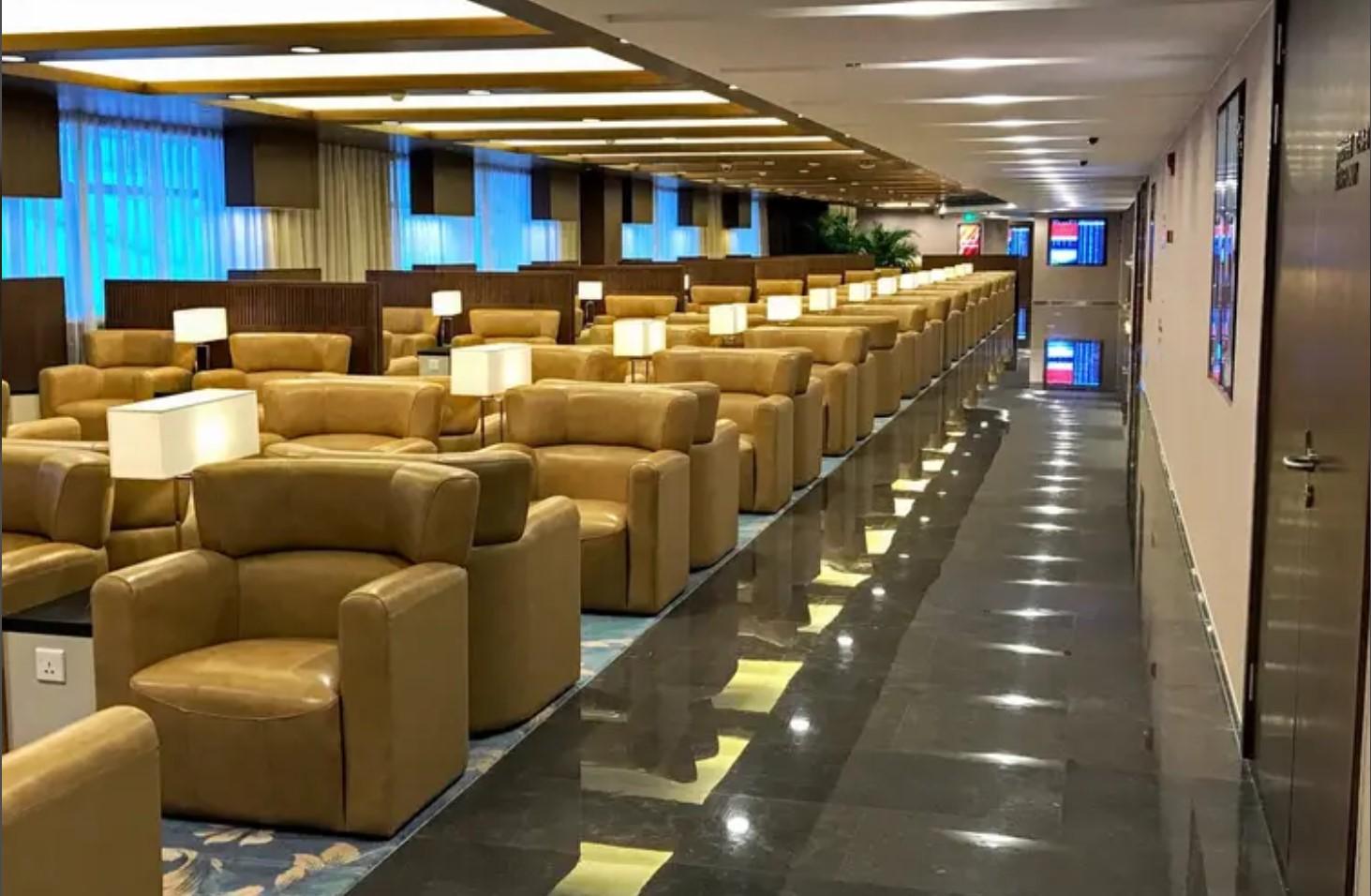 Shanghai Airport:China Eastern Airlines No. 36 Lounge access 3