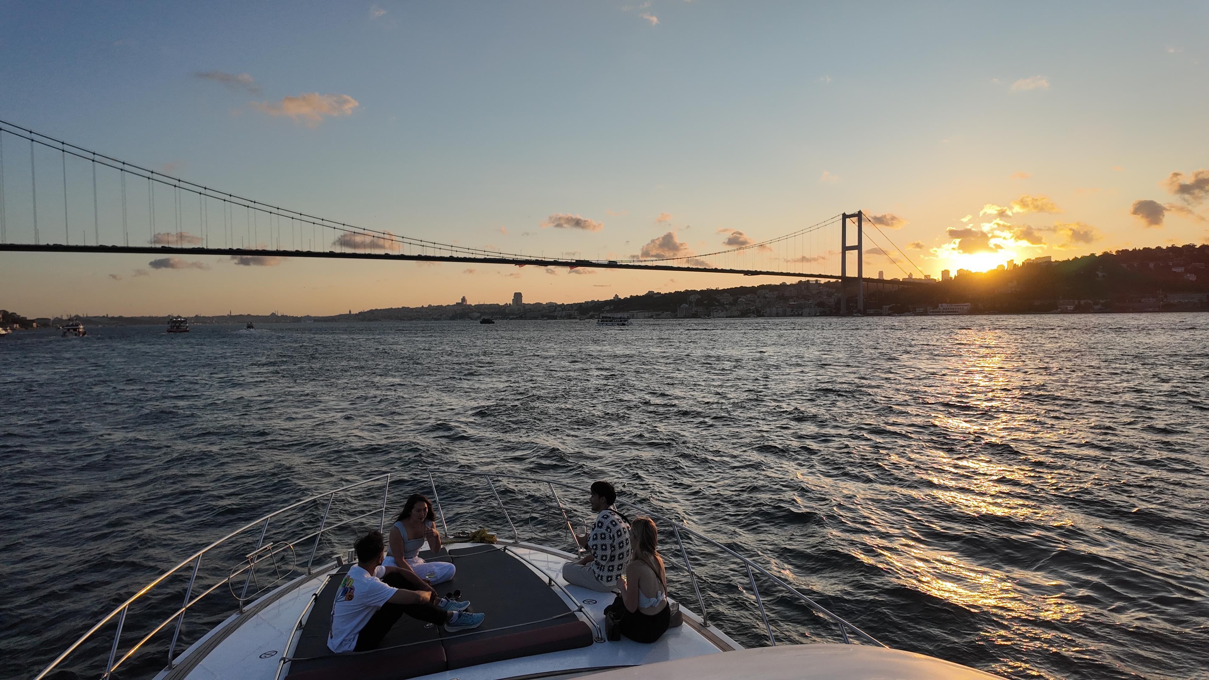 Istanbul: Small Group Yacht Tour with Unlimited Wine 2