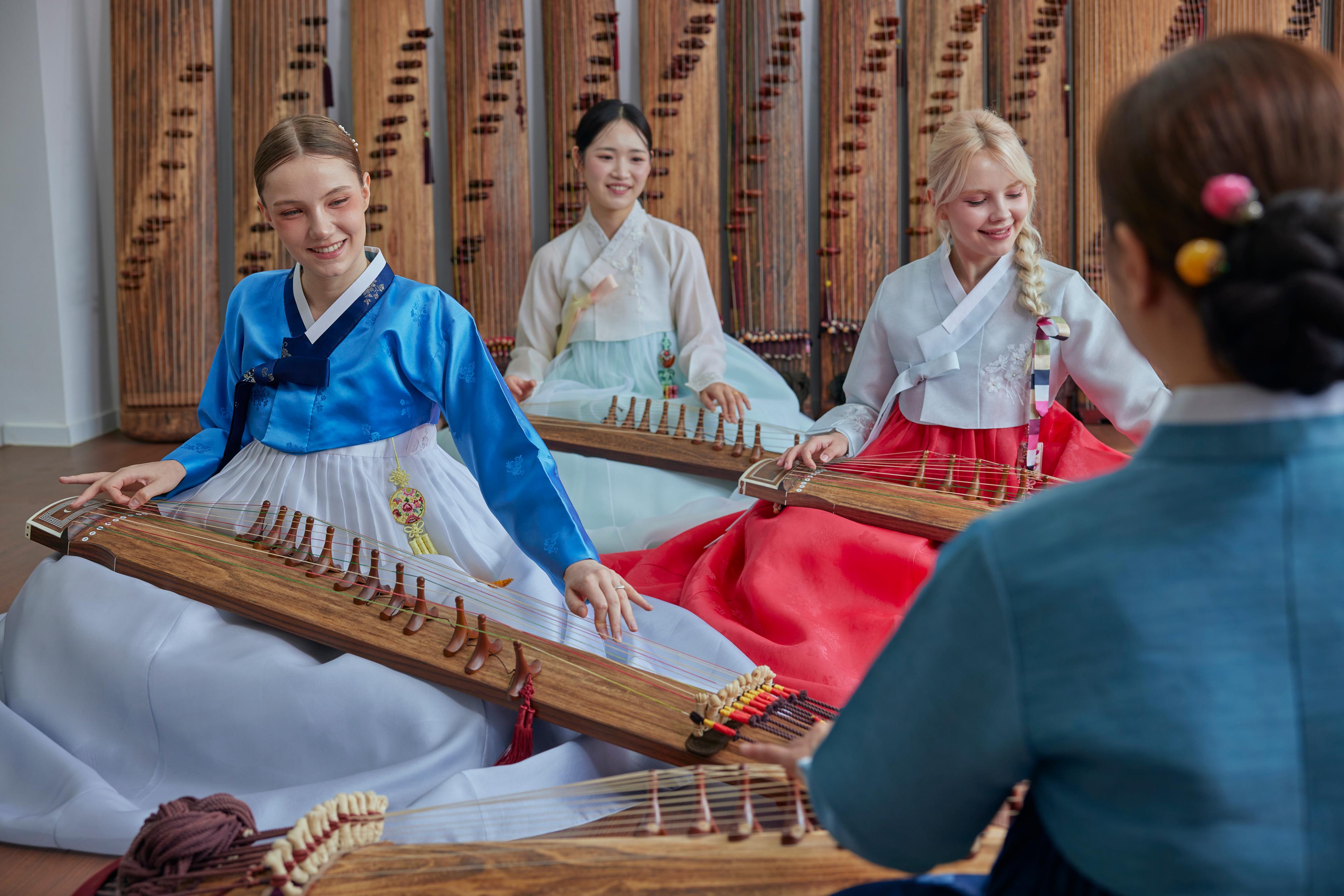 Seoul: Learn Traditional Korean Strings Instrument & Hanbok 2