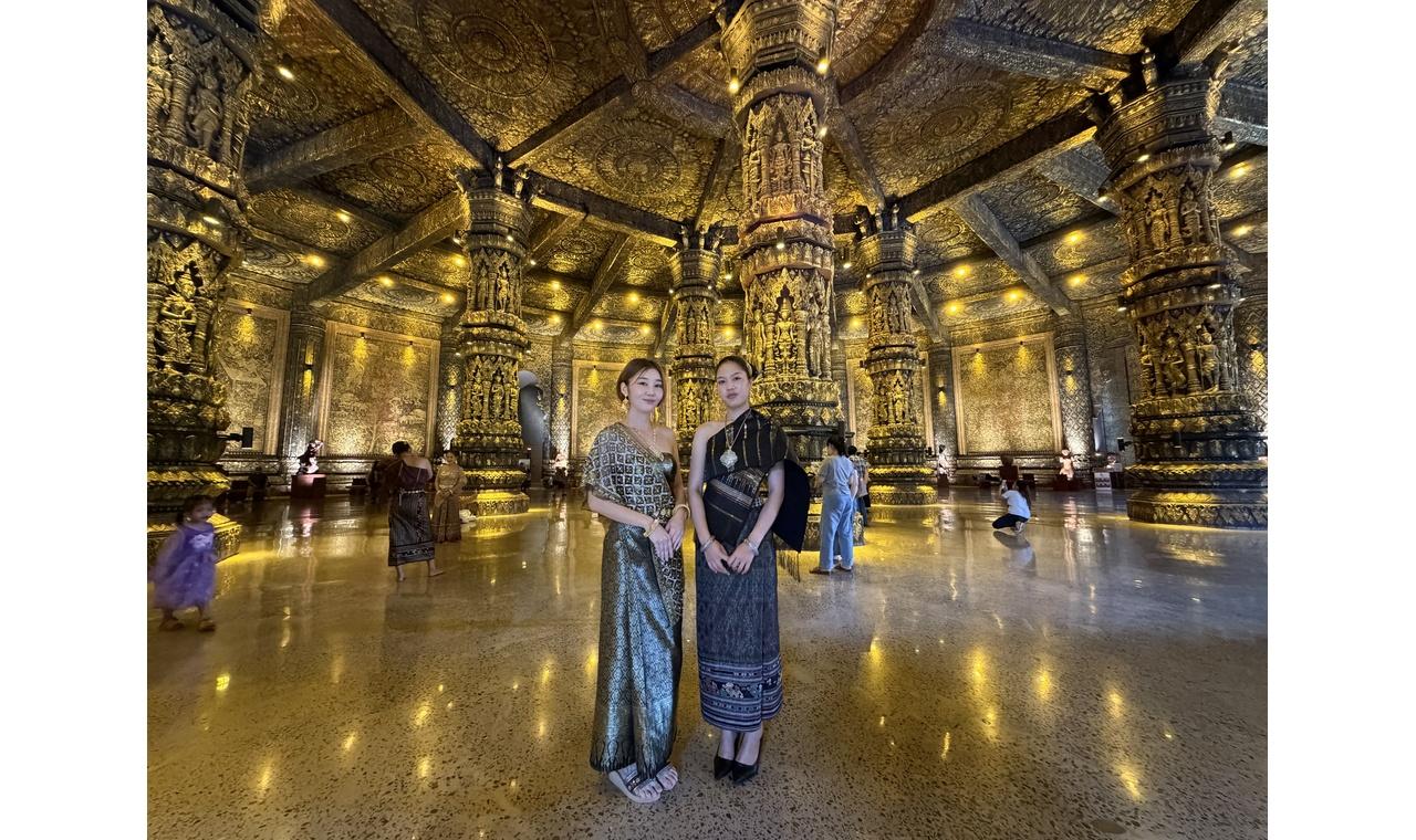 Vientiane: Lao Traditional Costume & Culture Escape
