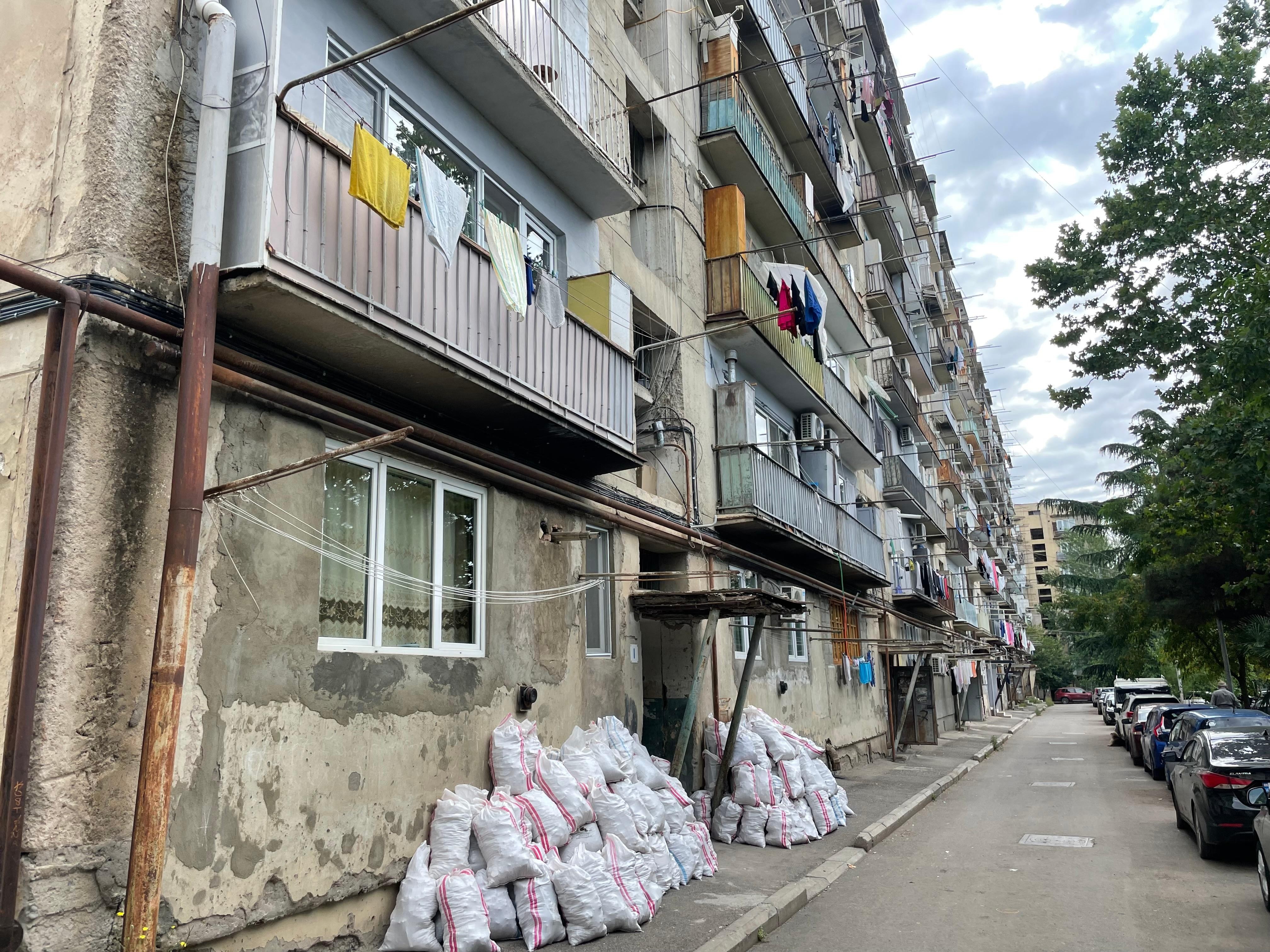 Tbilisi: Modern vs. Forgotten Neighbourhoods Urban Tour 3