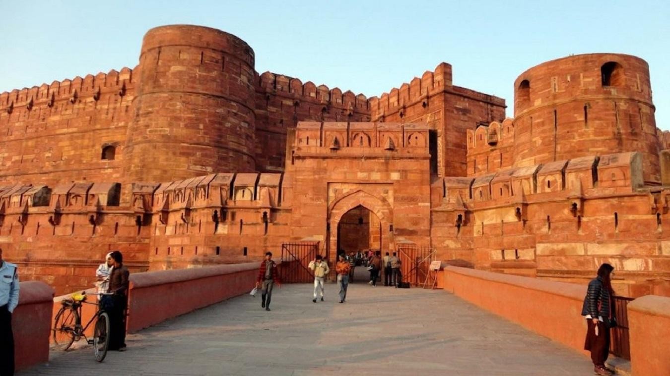 From Delhi Airport: Private Taj Mahal Tour with Guide 2