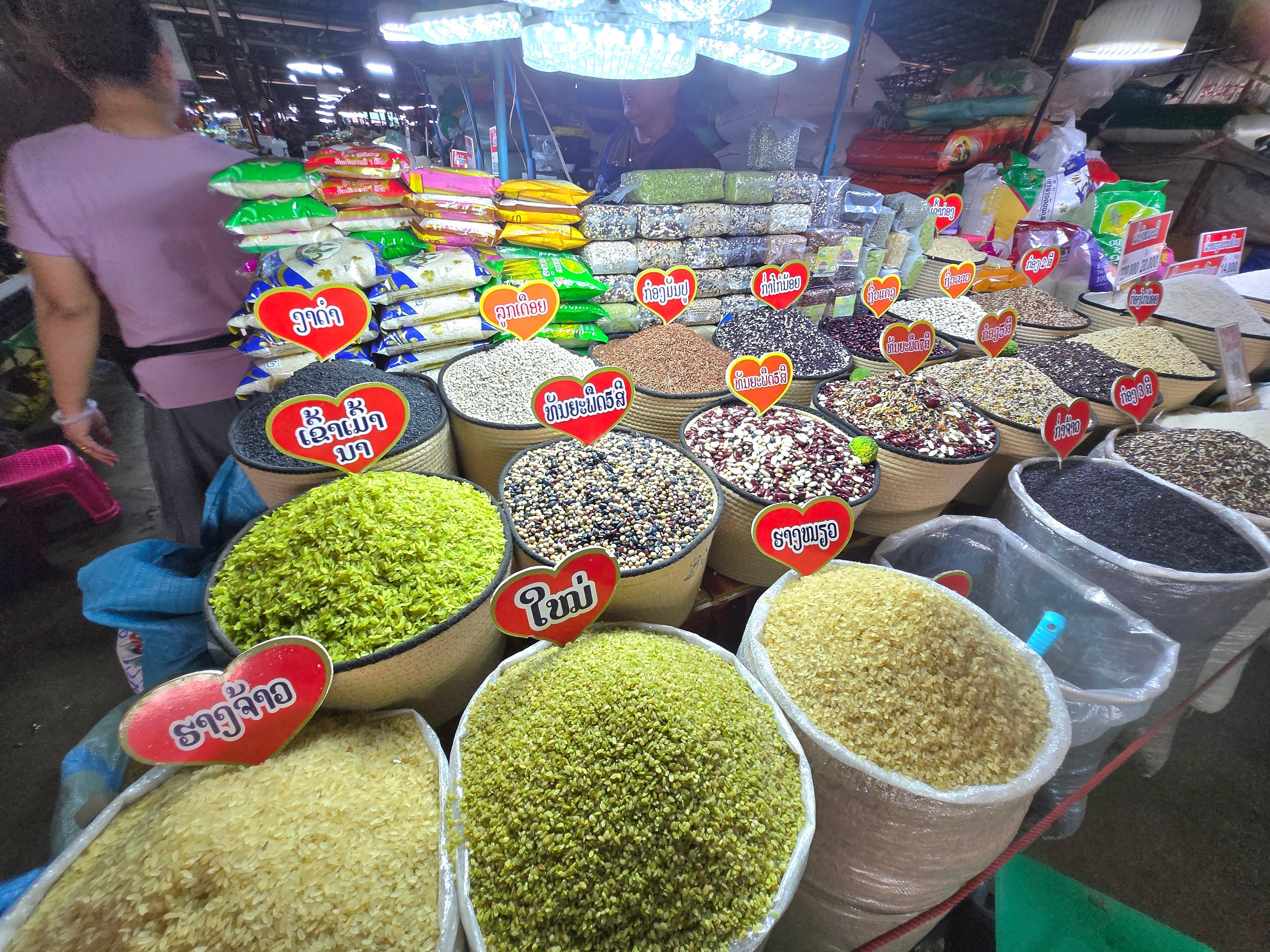 Vientiane: Lao Market Food Discovery Tour for 2 hours 2