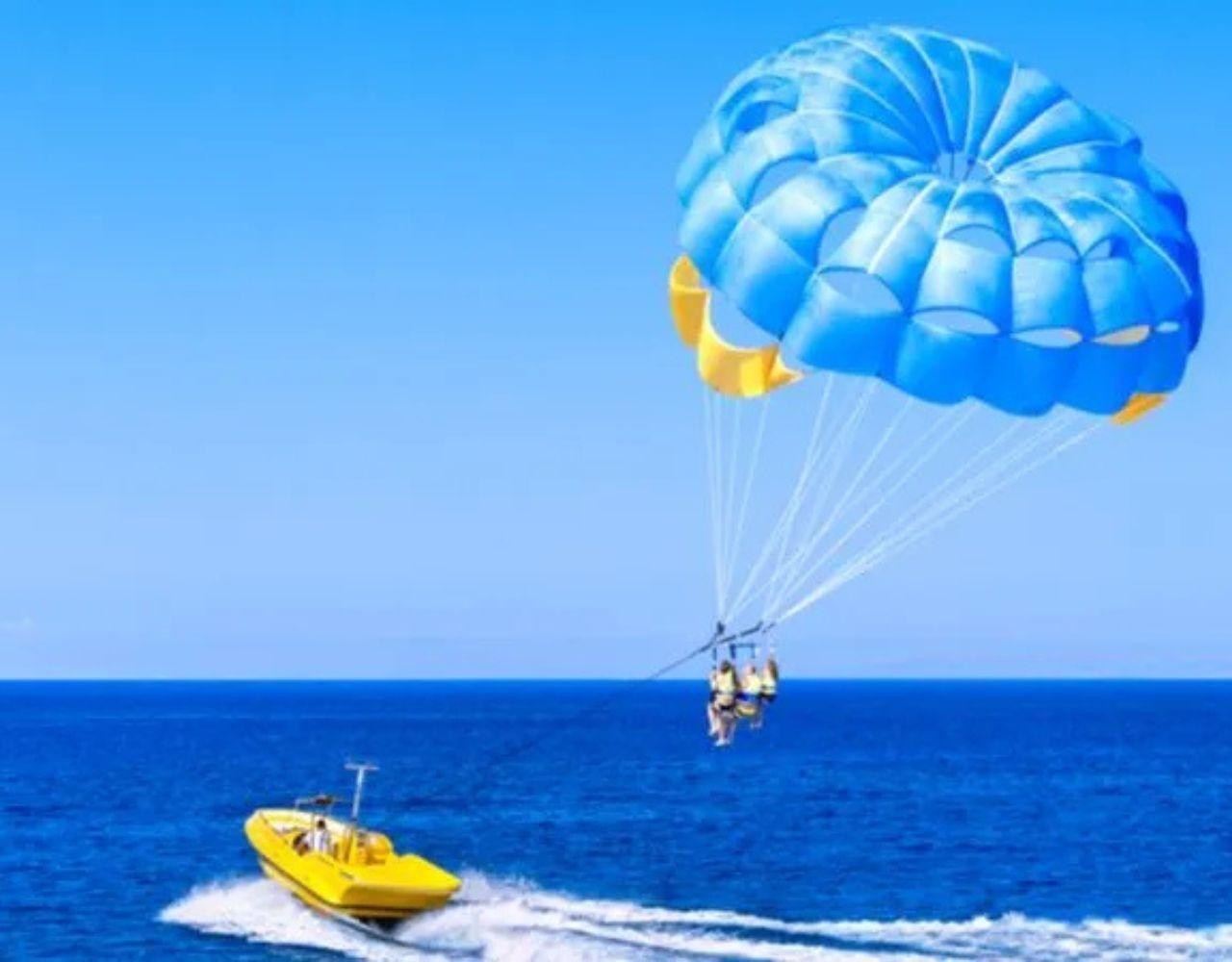 Sky-High Thrills: Guided Parasailing Tour in Qatar