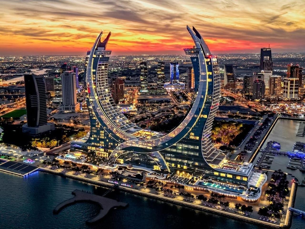 Doha: Private City Tour with Souq waqif and Peral Qatar
