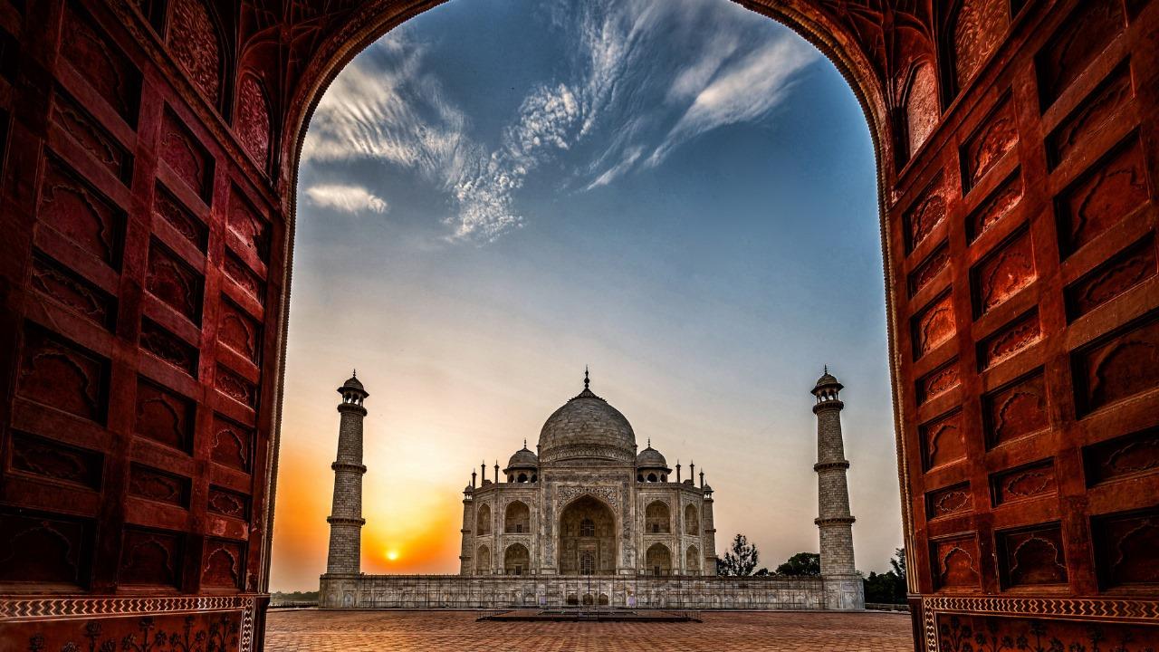 Overnight Agra/Taj Mahal Tour & Fatehpur Sikri Tour