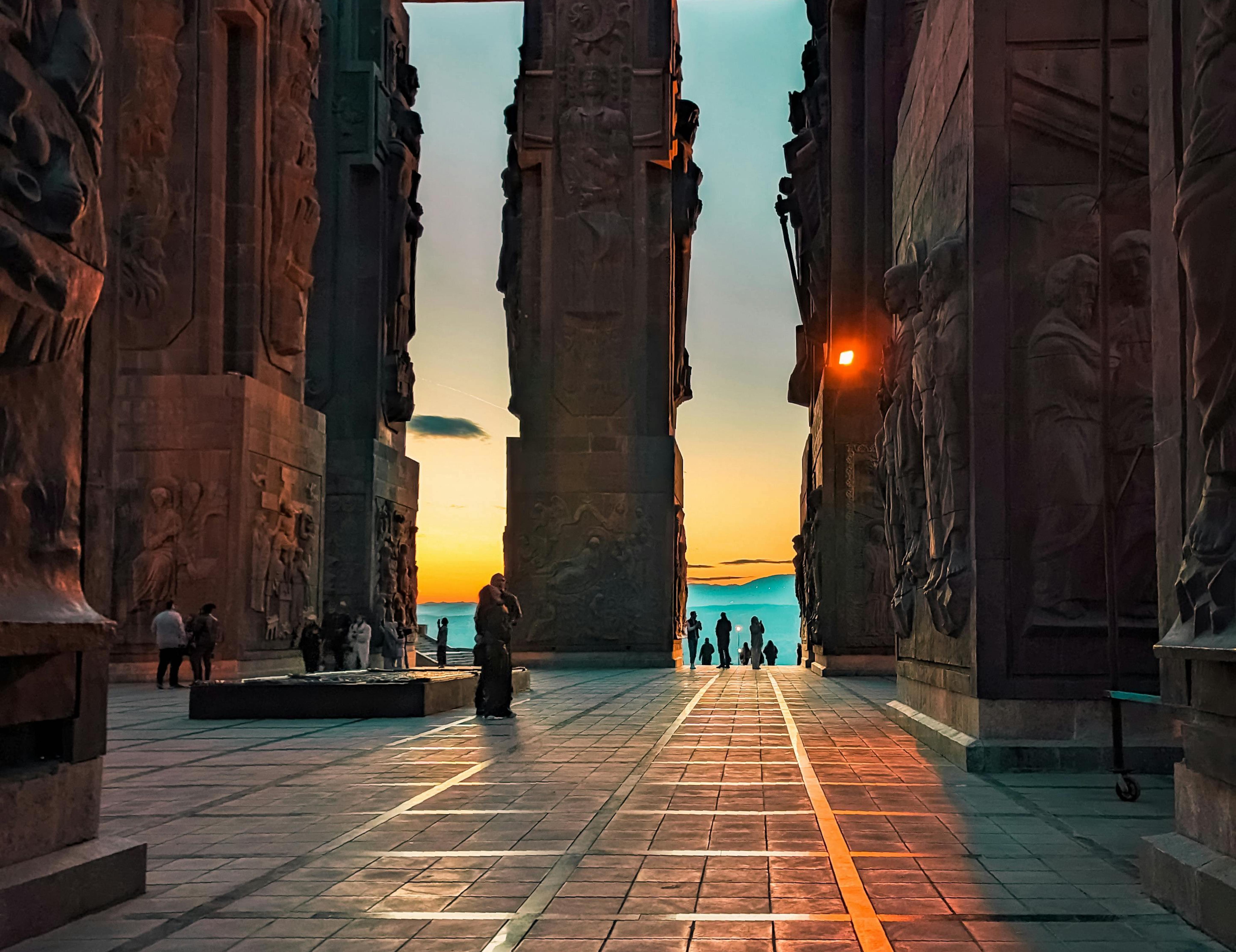 Tbilisi: Transfer & Guided Tour to the Georgian Stonehenge