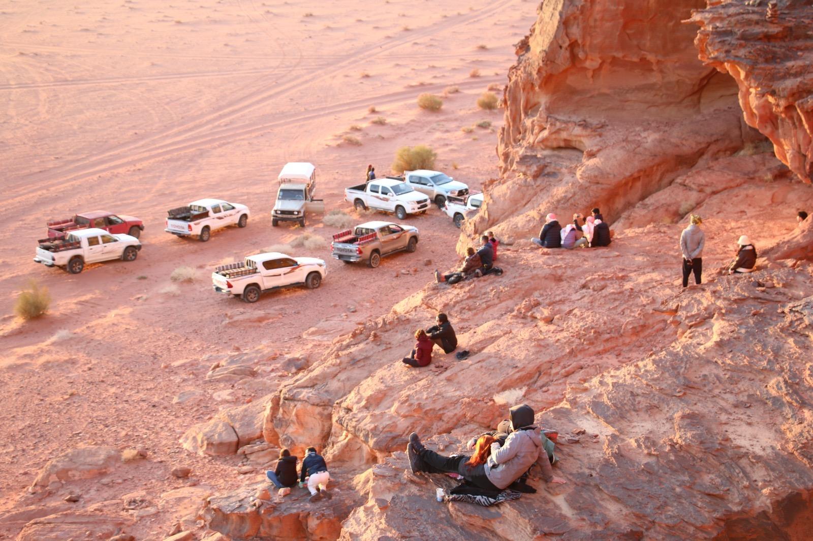 Wadi Rum: 2-Hour Jeep Adventure & Sandboarding at Sunset